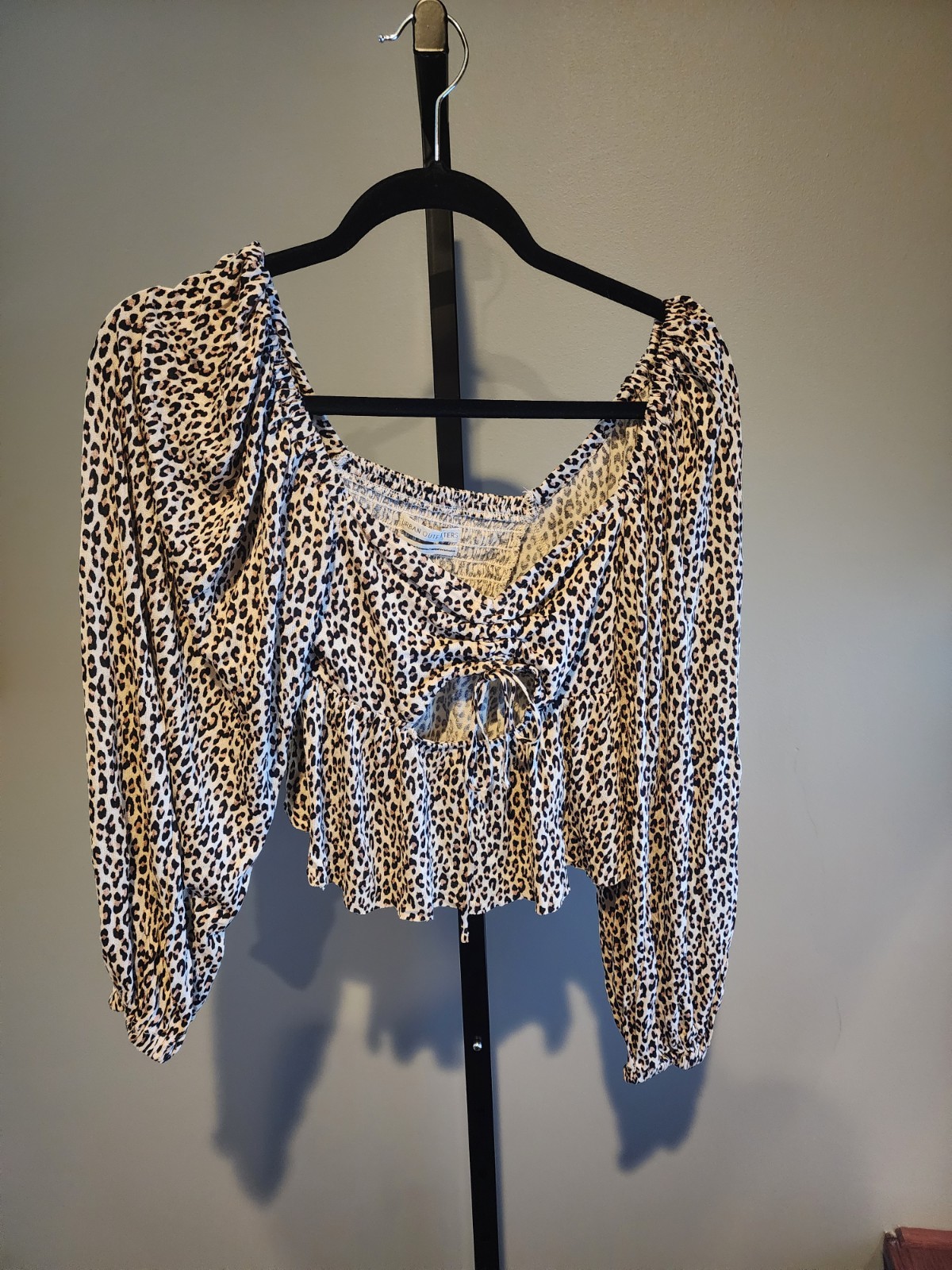 Urban Outfitters Crop Top Women’s Medium Leopard Print Balloon Sleeve Keyhole