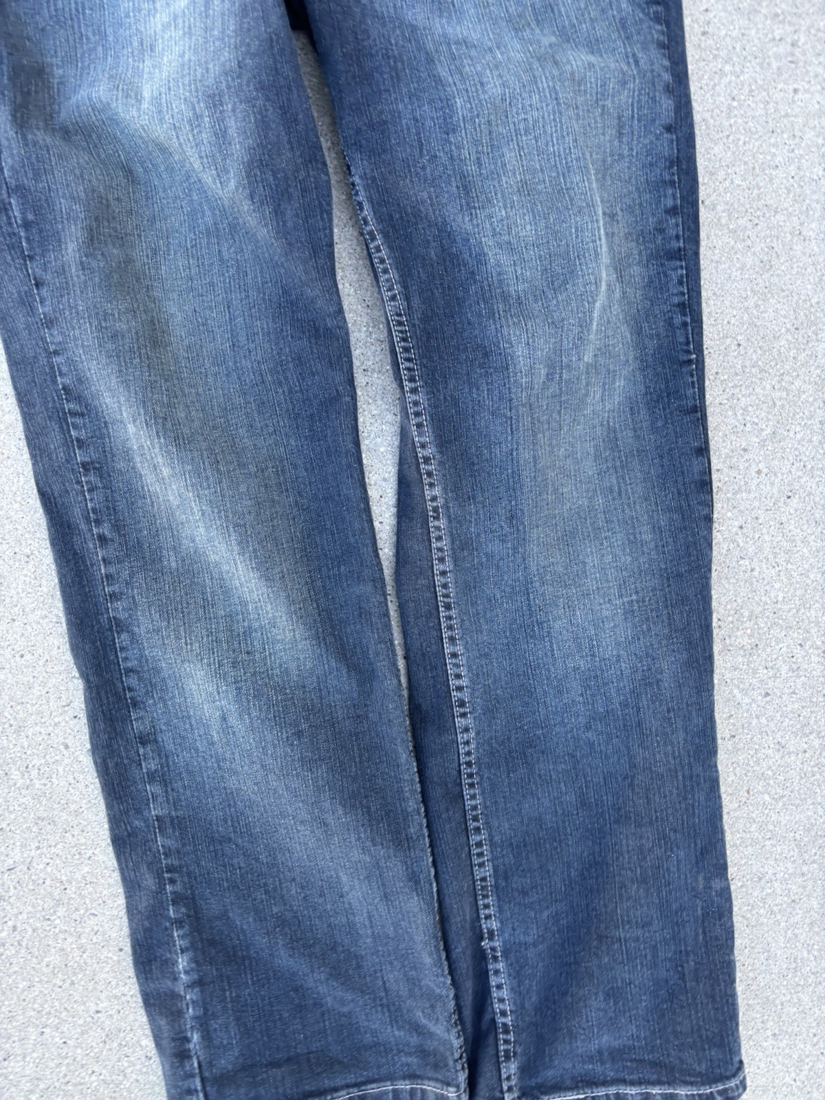 Levi’s Men’s Blue Denim Jeans Relaxed Straight Mid Rise 5-Pocket Medium Wash