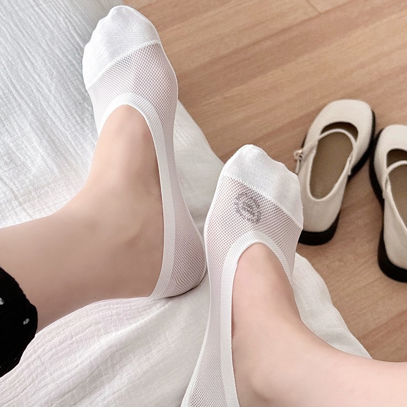 Mesh breathable sweat absorbing shallow socks