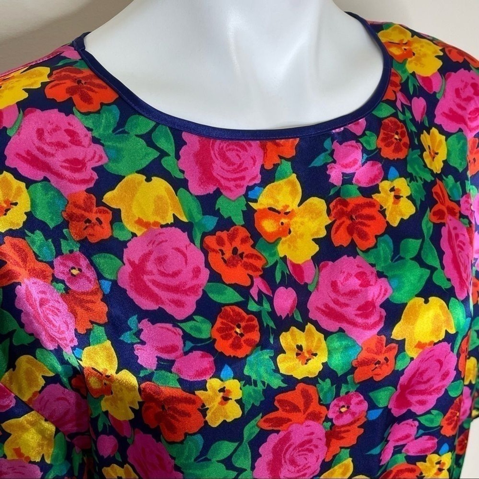 Vintage Gold Label VS floral robe and nightgown set medium