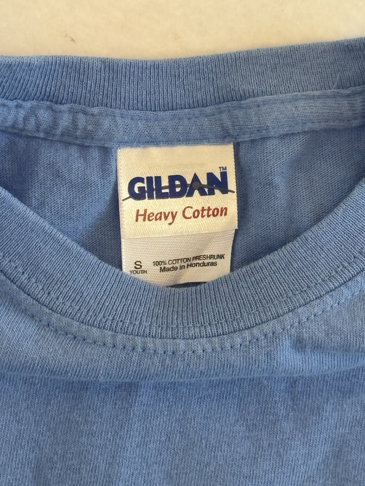 Blue Gildan YOUTH Heavy Cotton Plain Crew Neck Short Sleeves T-Shirt. Size Small