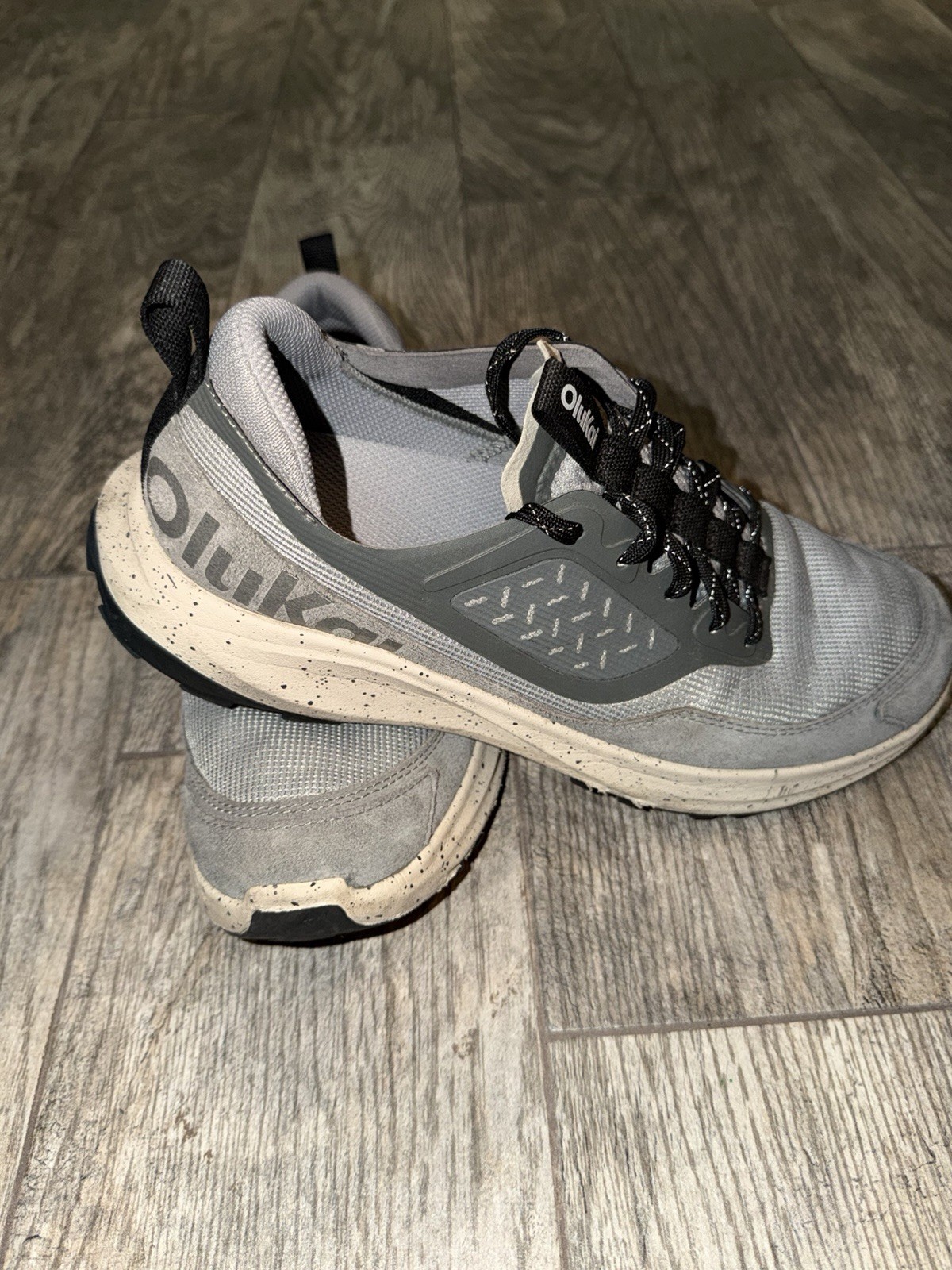 OluKai Maki Men’s Sneakers Size 9.5 Gray Lace Up Casual Shoes