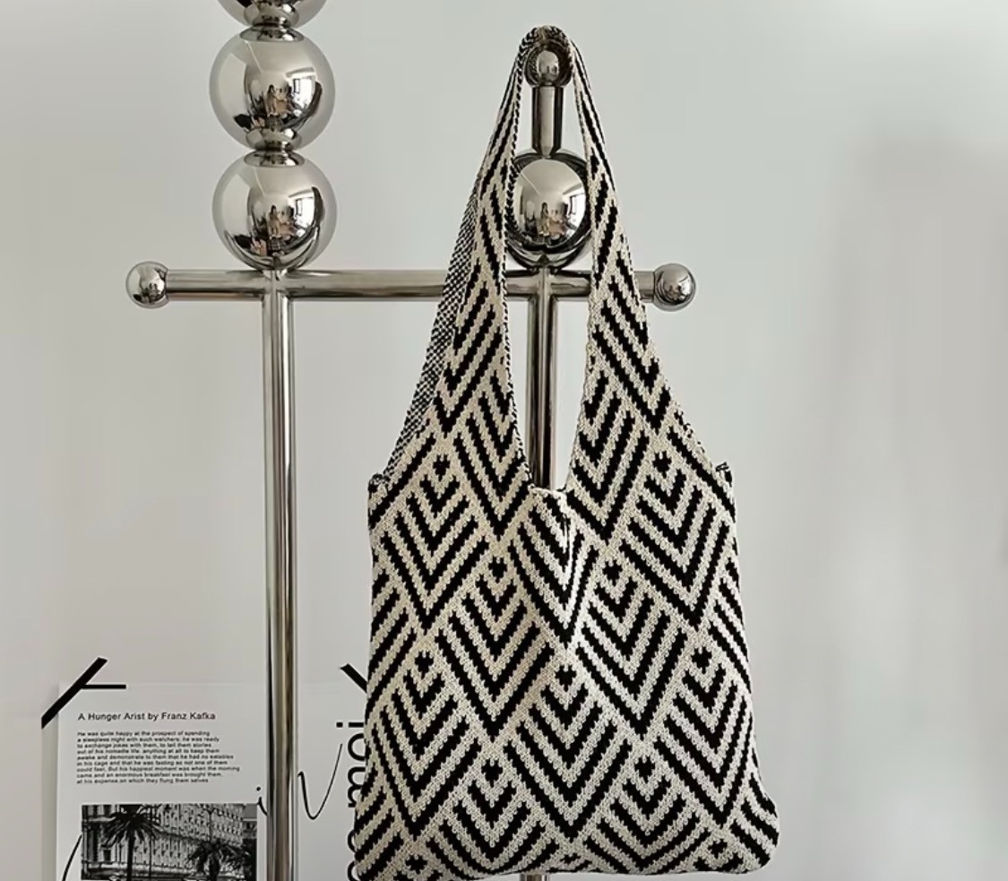 FUN GEOMETRIC CONTRAST COLOR HANDMADE KNITTED HANDBAG