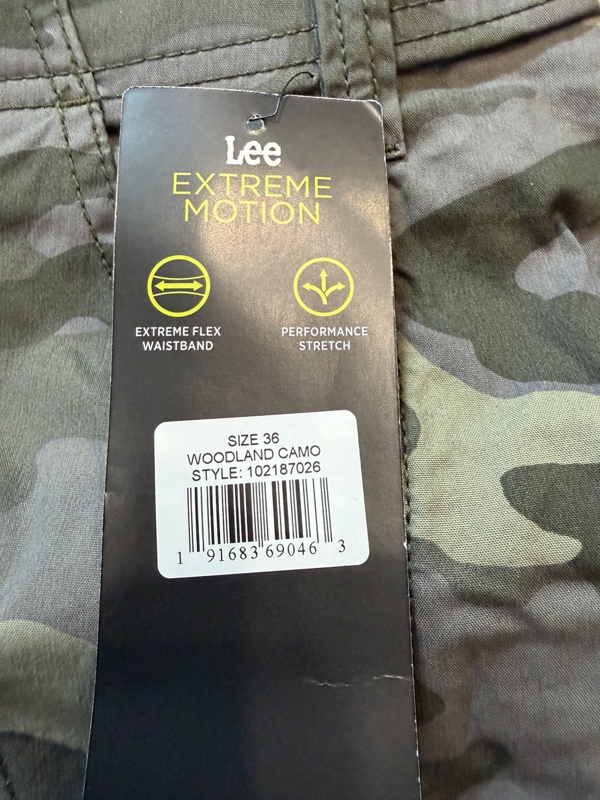 Lee Extreme Motion Woodland Camo Size 36 Cargo Shorts