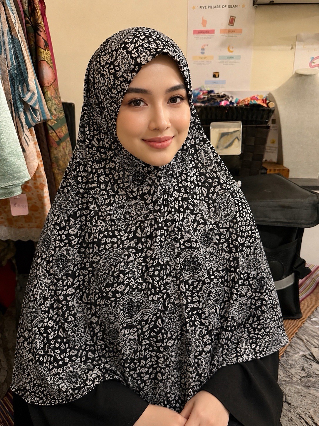 Women’s Black White Paisley Headscarf Scarf Wrap Fashion Accessory