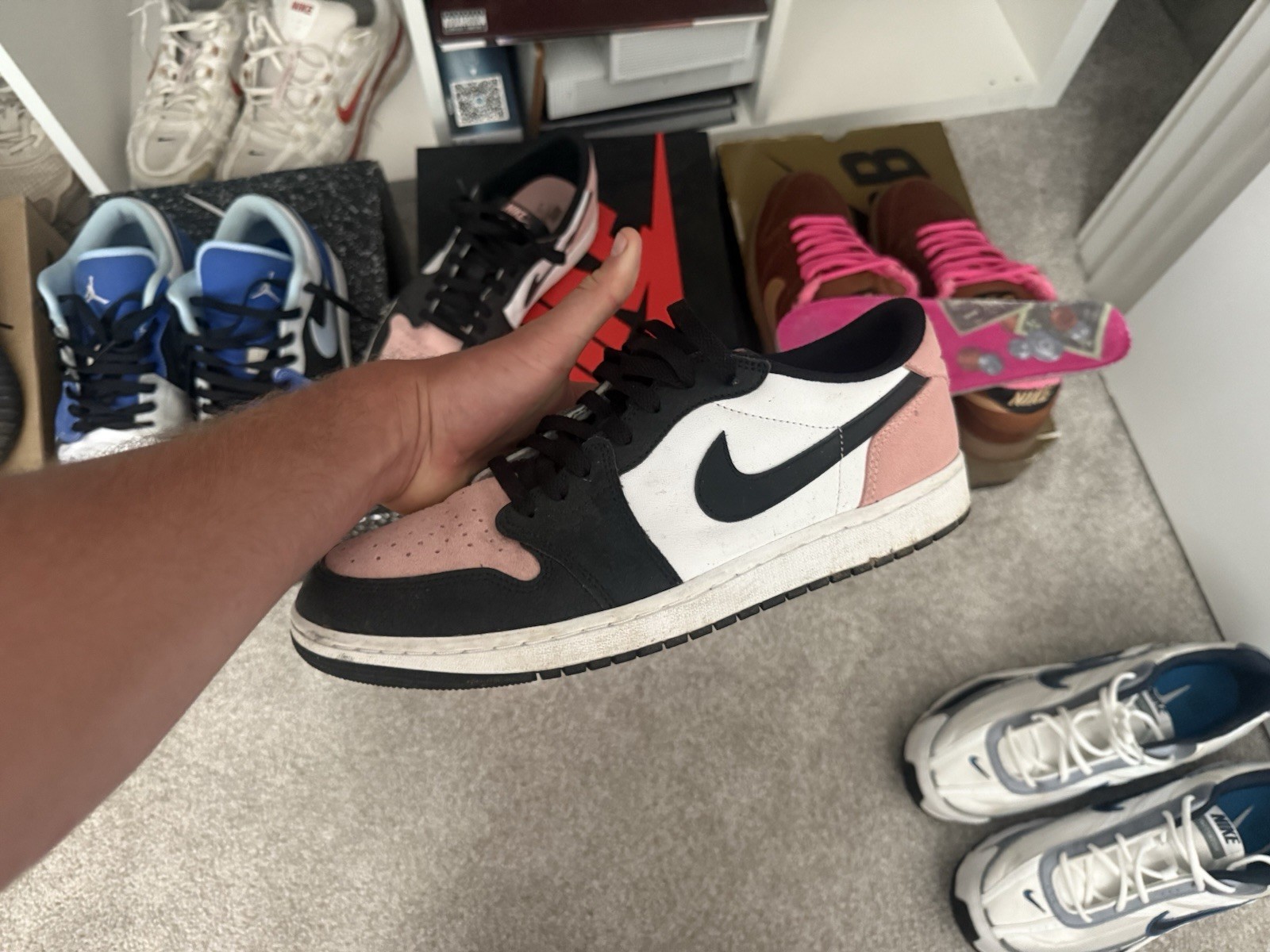 Nike Men’s Low Top Lace-Up Athletic Sneakers Colorblock Black Pink White