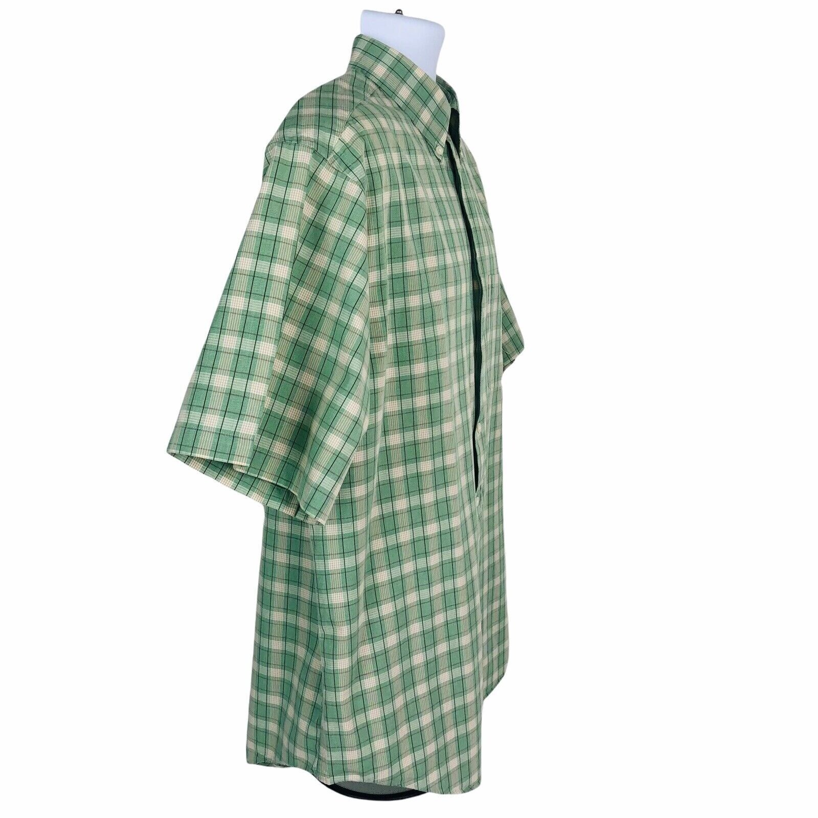 Roundtree & Yorke Men’s Shirt L Large Button Down Green Beige White Plaid Cotton