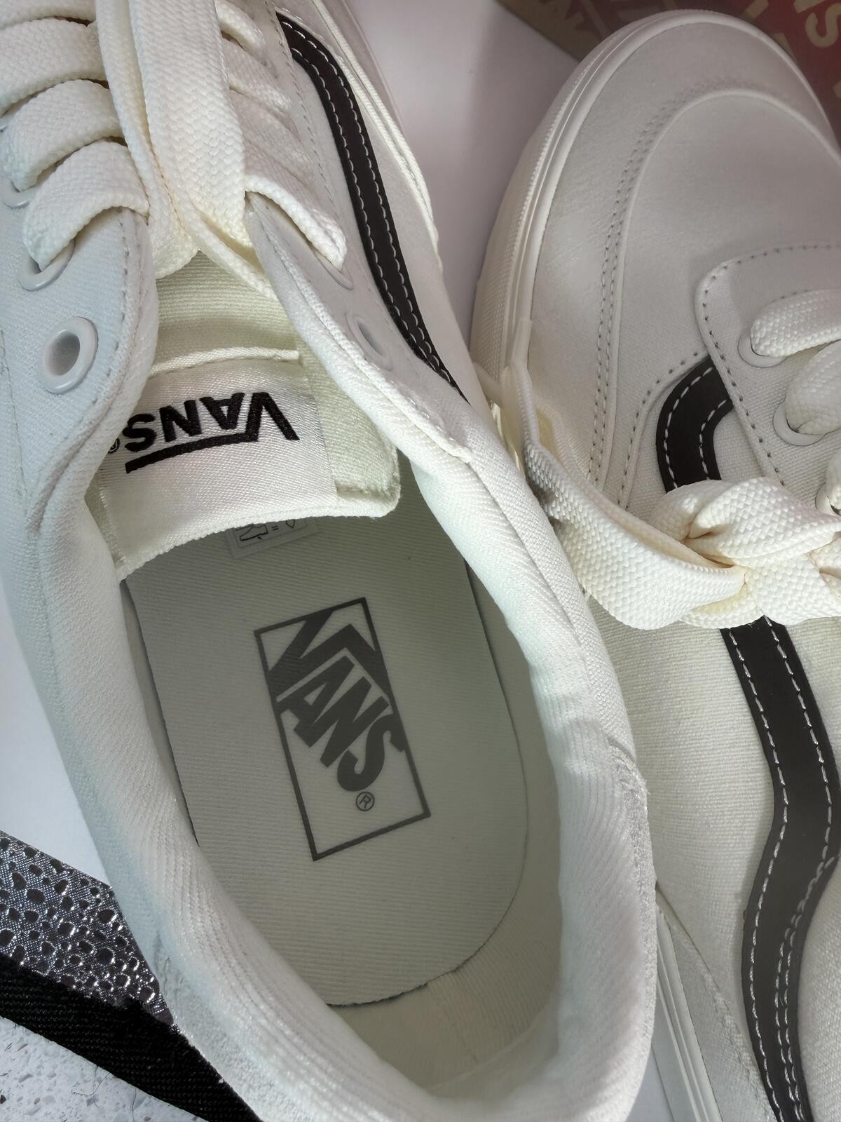 Vans Brooklyn LS Vintage White Black Side Stripe Low Top Sneakers Men’s 11.5 NWT