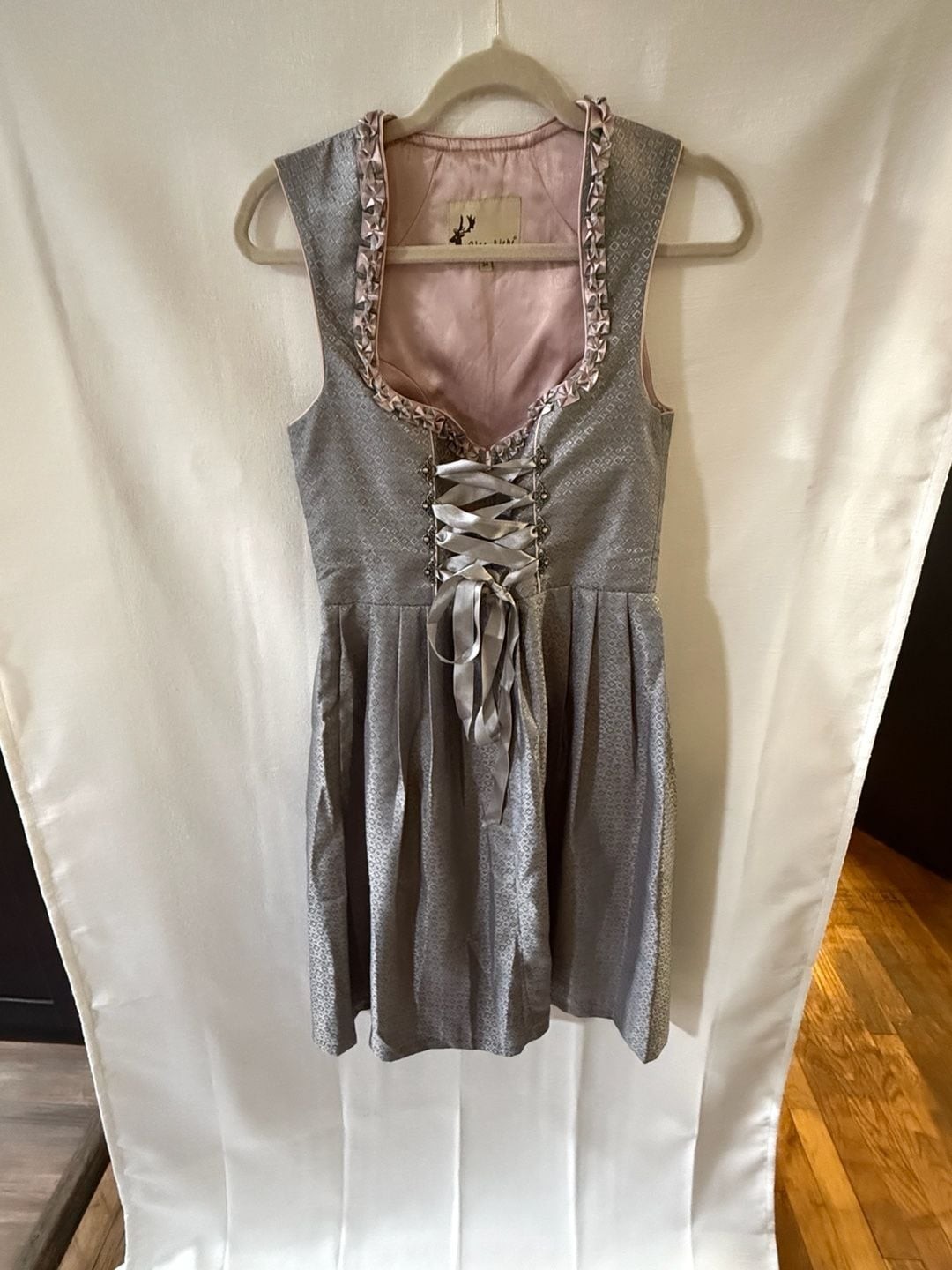 Alte Liebe Trachten Manufaktur Silver & Pink Traditional German Dirndl Dress