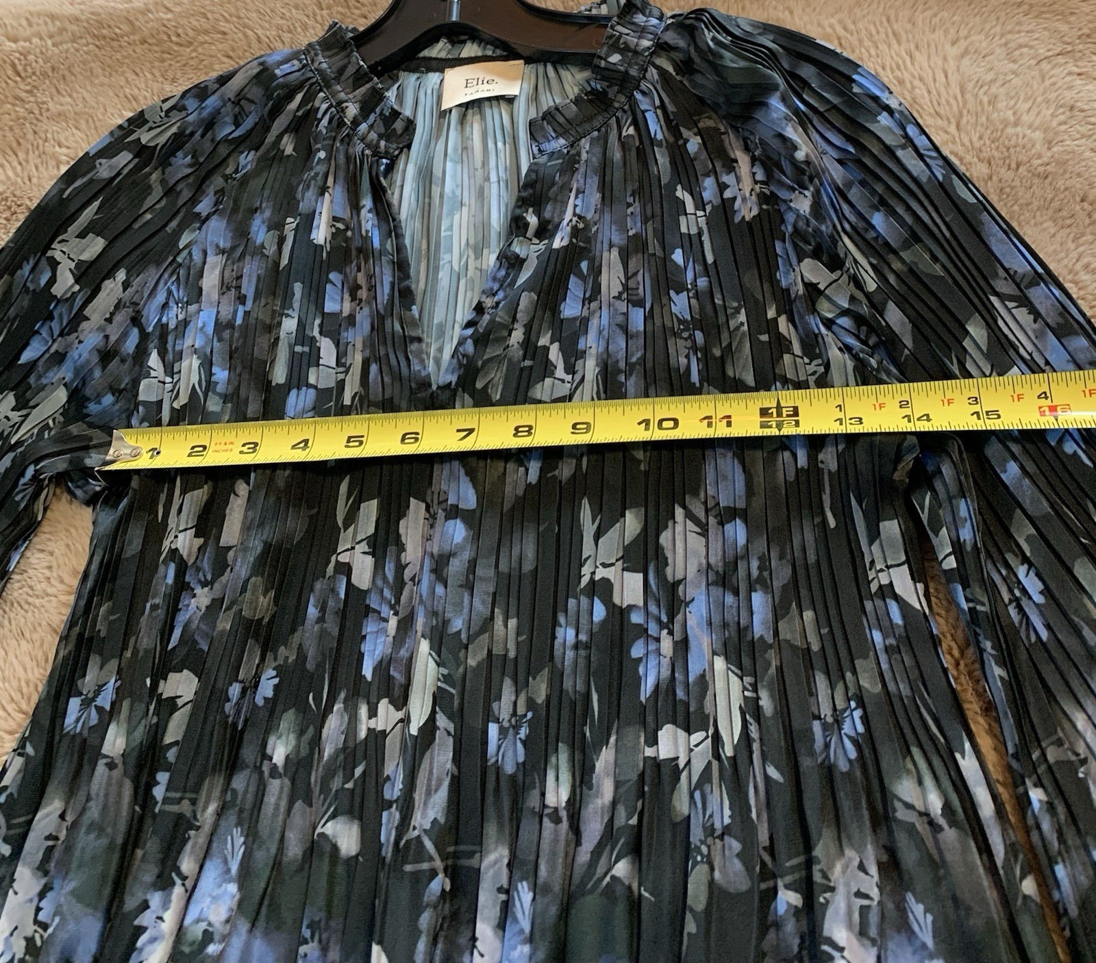 Ellie Tahari Top Stretchy XS -Dress Up Or Down (can Fit Up To Medium)