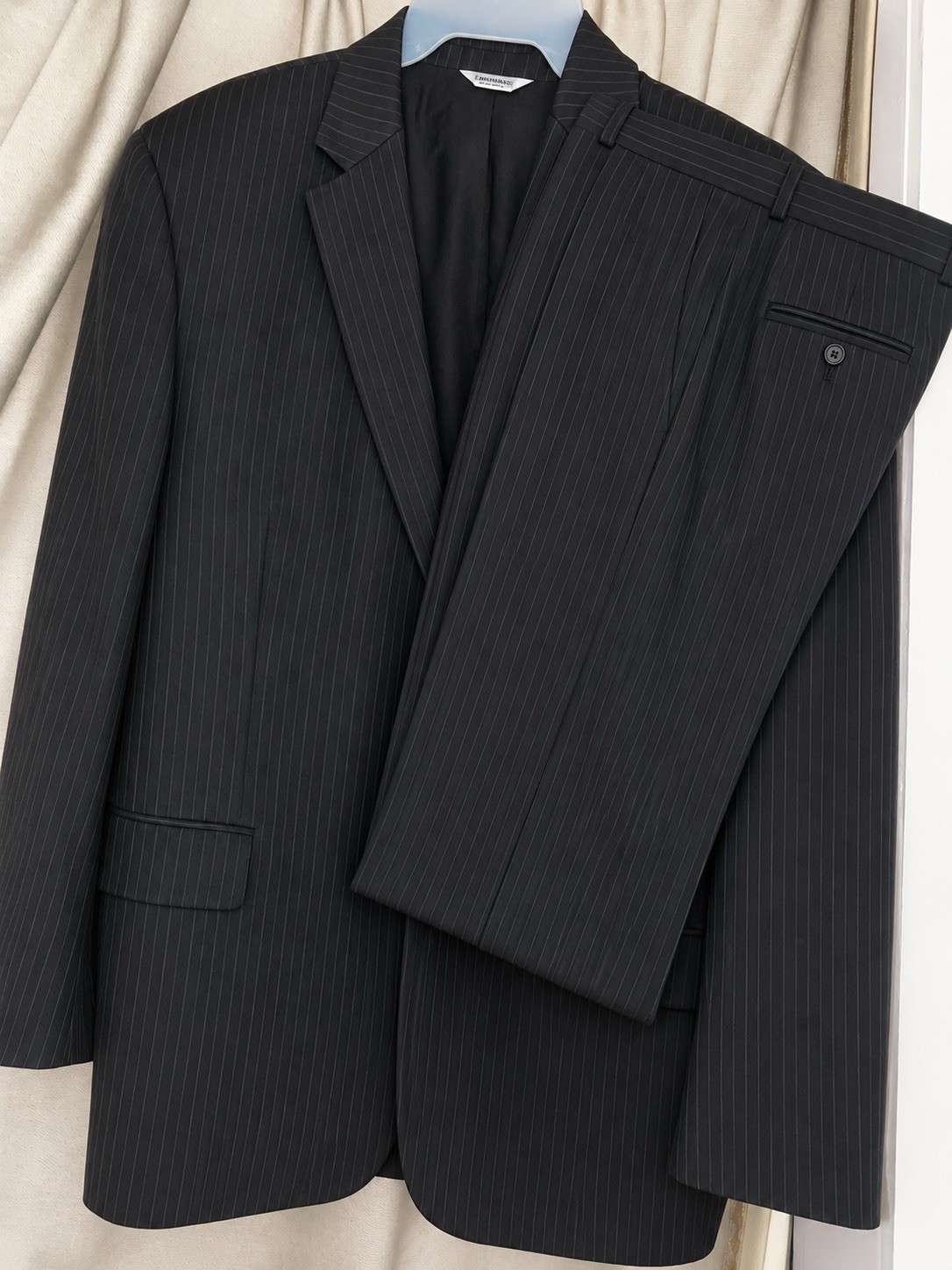 Joseph & Feiss Charcoal Black Pinstripe Suit 2 Piec 100 wool size 48R 43W NWOT