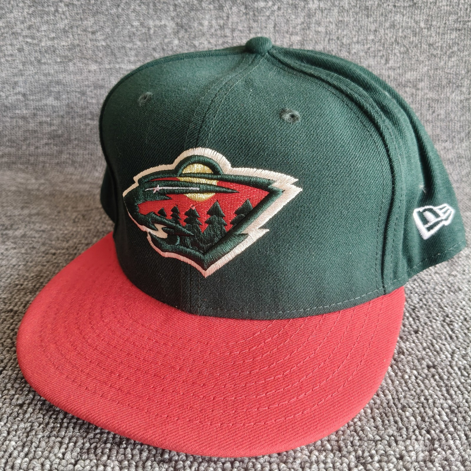 New Era Minnesota Wild 59FIFTY Fitted Flat Brim Green Red Size 8 Hat