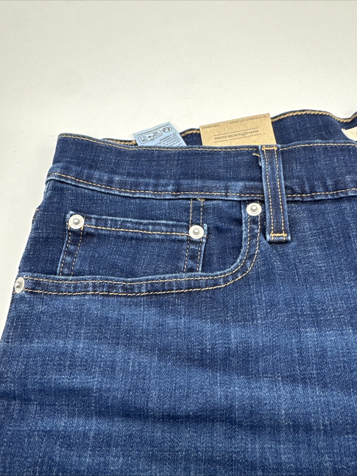 Levi’s Women’s Blue Mid Length Shorts Size 33, Slim Through The Hip Fast Ship