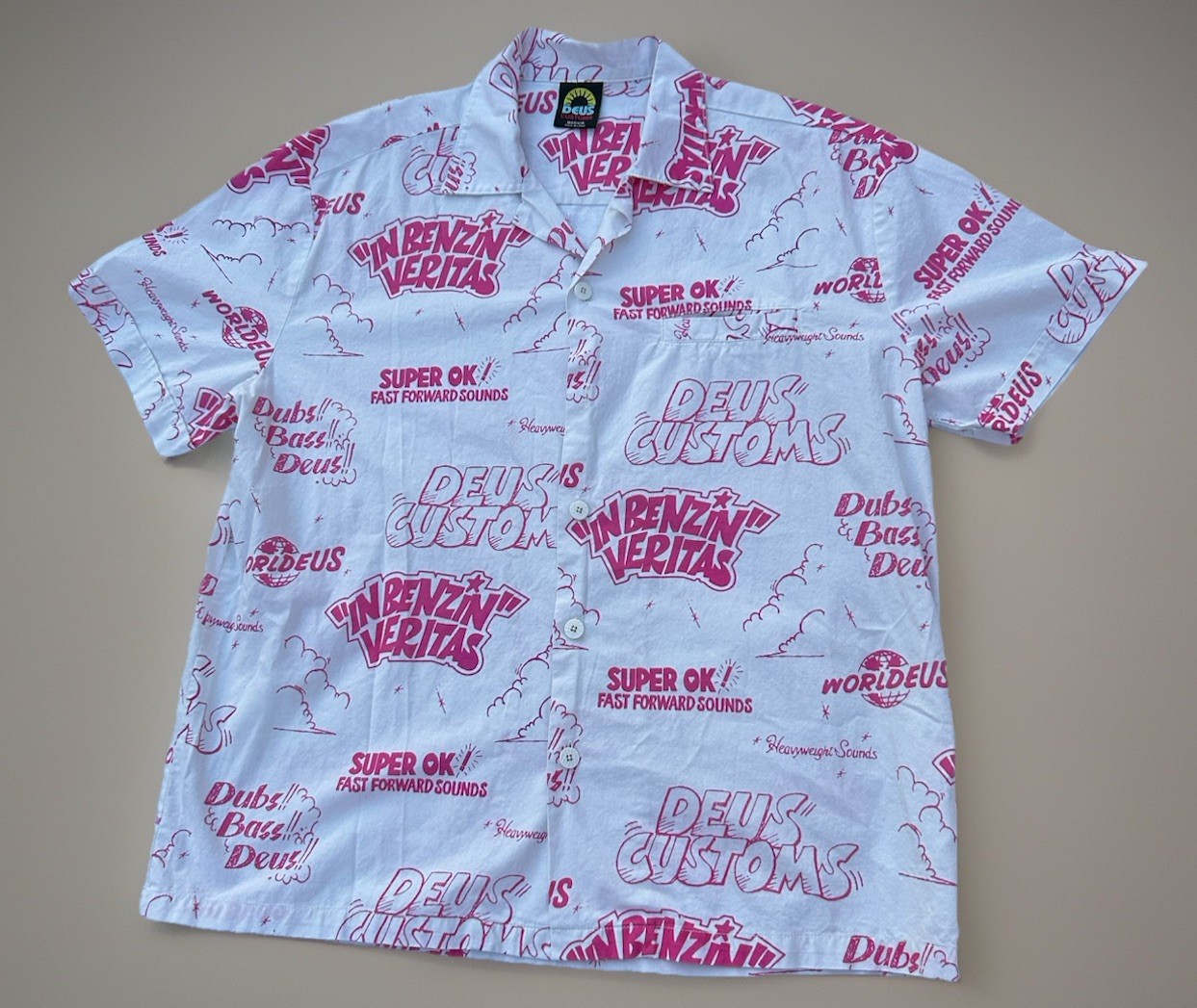 Deus Customs Dub Bass Sounds Button Front Shirt Mens Medium Graphic Pink