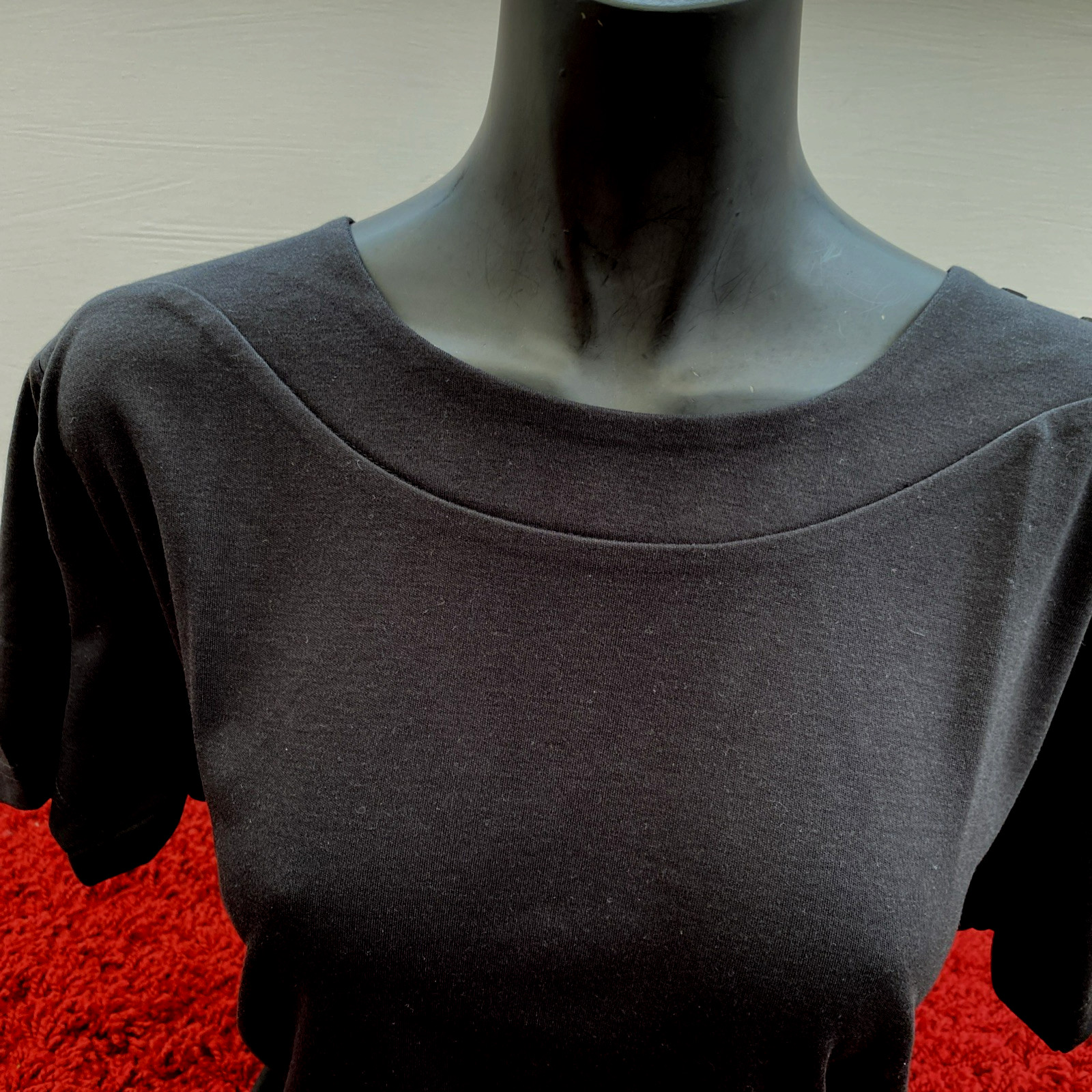 Emreco Ladies Size 20 Black T Shirt machine washable BNWT
