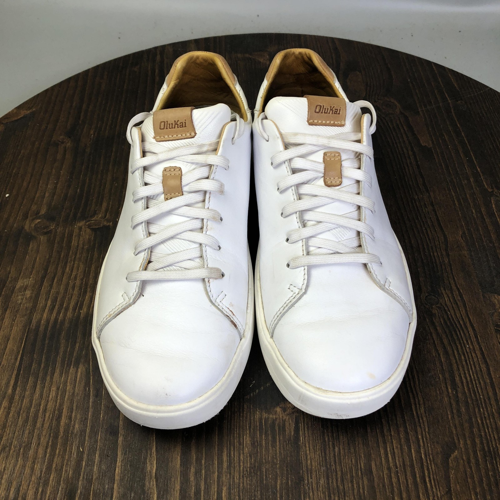 OluKai Lae’ahi Li ‘Ili Shoes Mens Size 9.5 White Leather Casual Comfort Sneakers