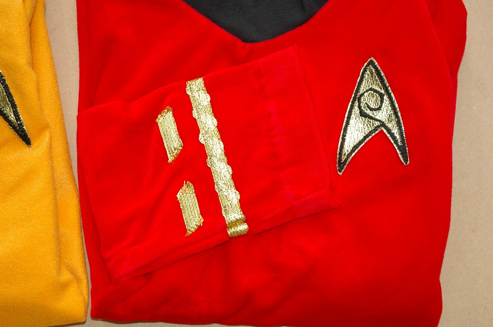 STAR TREK TOS STARFLEET TUNIC, NEW, VERY LOW PRICE