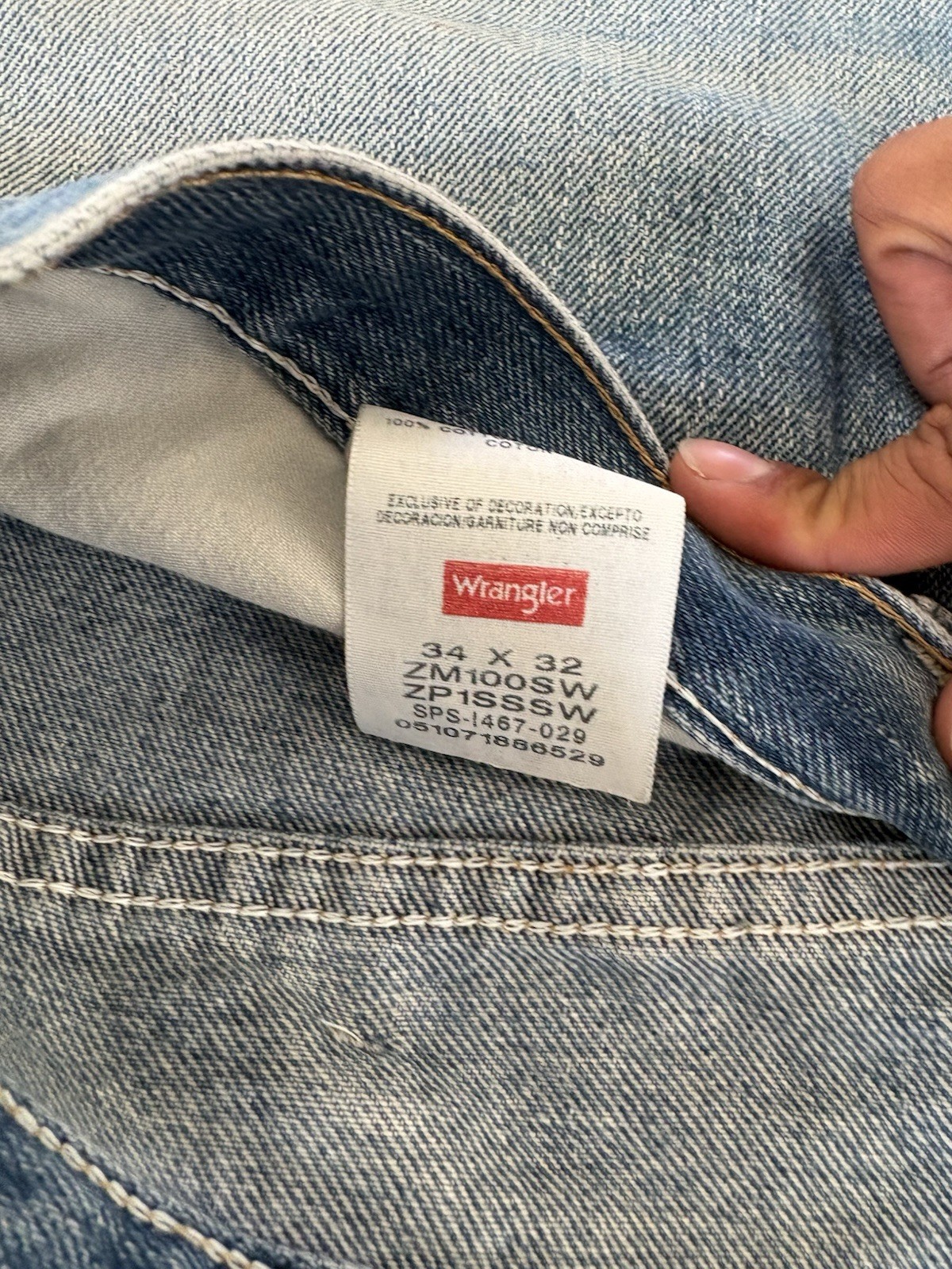 Wrangler Authentics Men’s Baggy Jeans – Light Wash Blue Denim Mid Rise