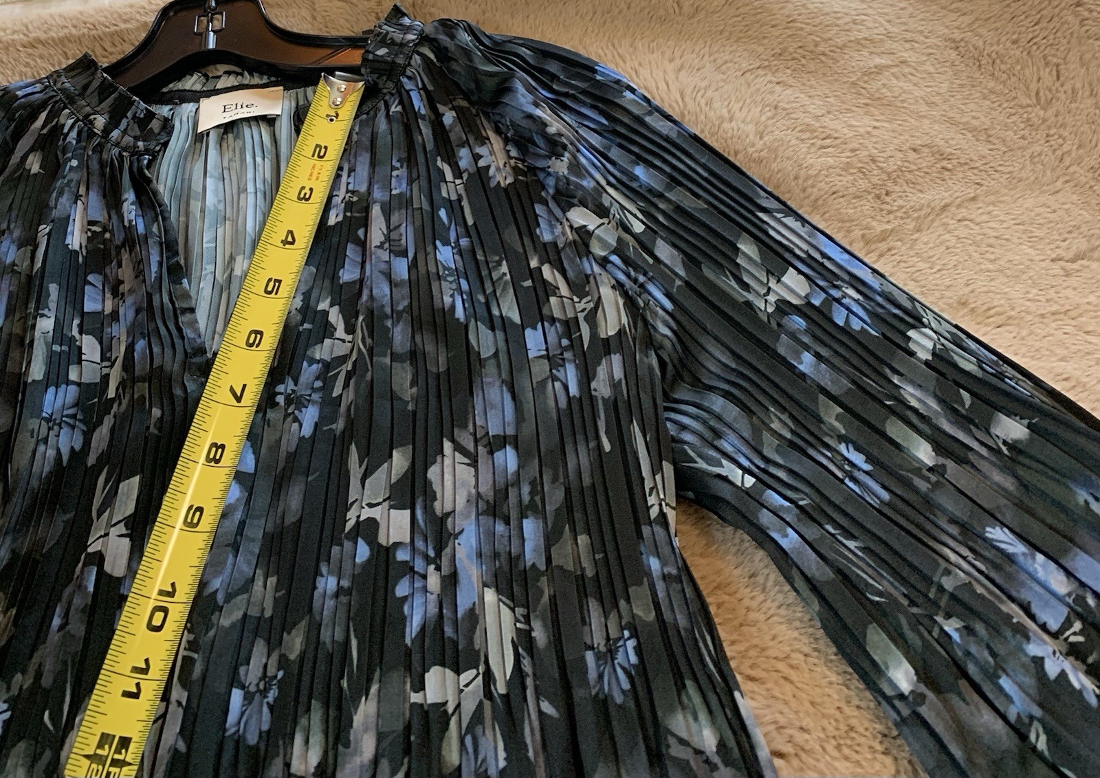 Ellie Tahari Top Stretchy XS -Dress Up Or Down (can Fit Up To Medium)