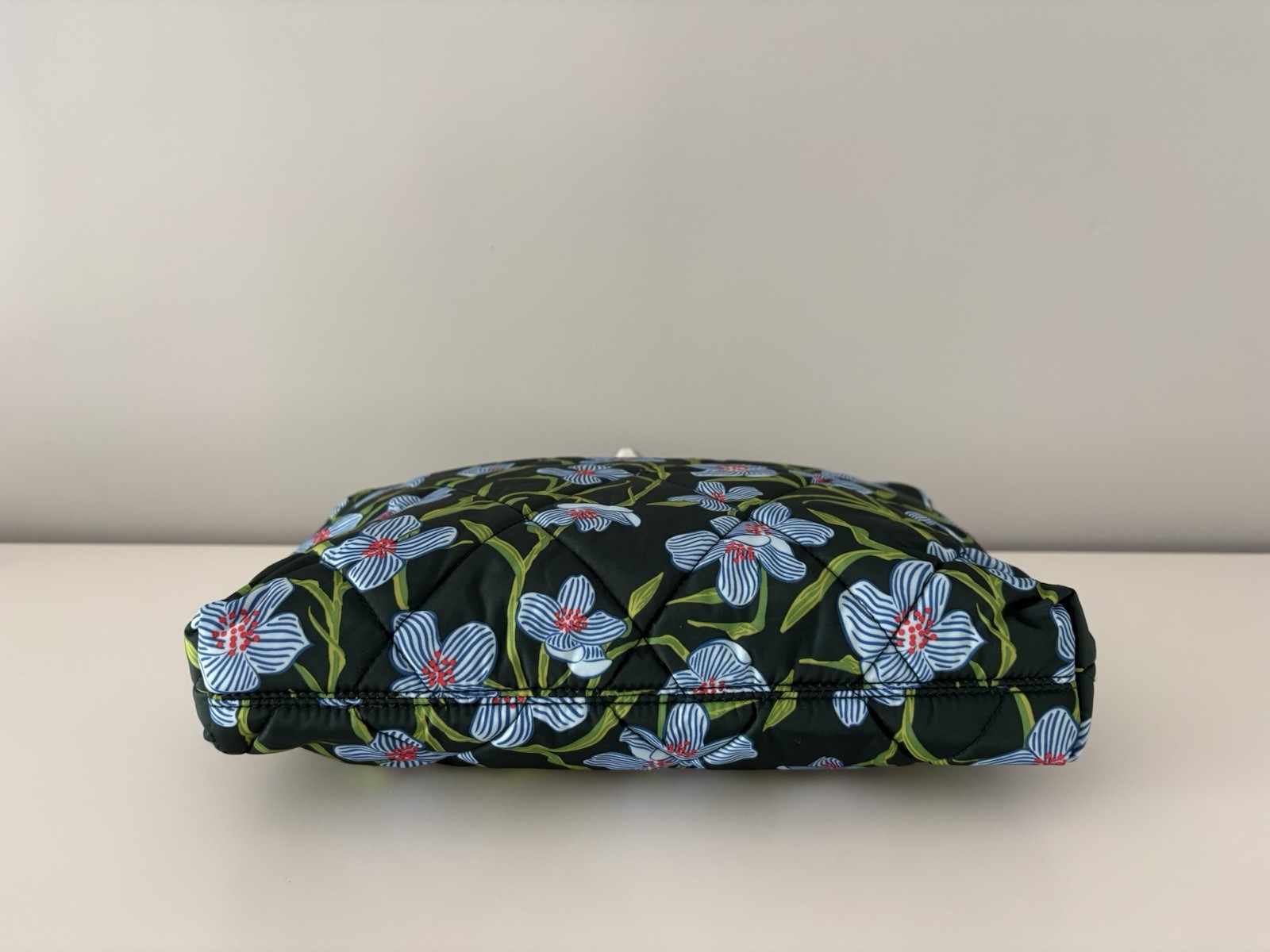 Vera Bradley NWT Large Hipster Crossbody in Ultralight CHARLOTTE STEMS Green