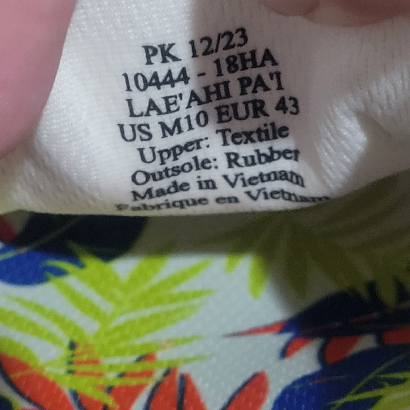 OluKai Lae’ahi Pa’i Men’s Size 10 Swell/Aloha Shoes Floral