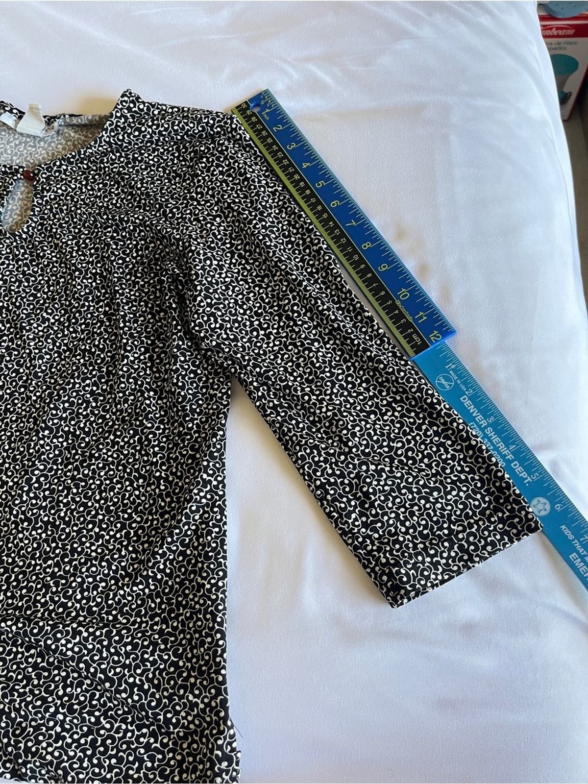 Sag Harbor Black & White Swirl Printed Long Sleeve Blouse Keyhole Size Medium