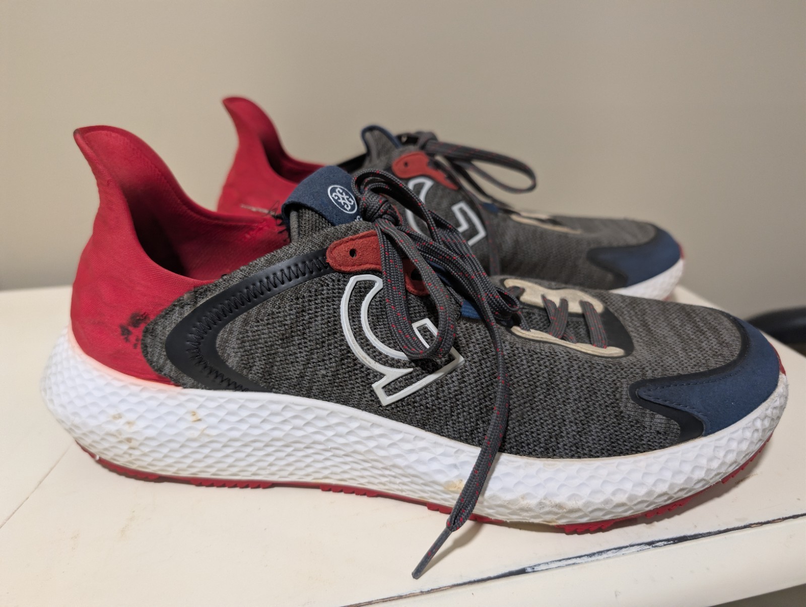 G/FORE MG4X2 Limited Edition Cross Trainer Golf Shoes Men 12.5 Charcoal Grey Red