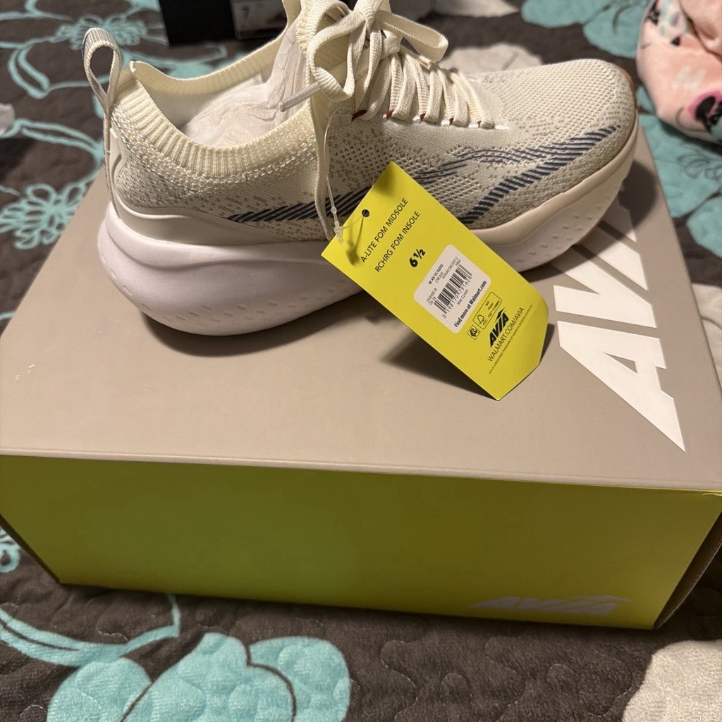 Avia Knit Athletic Sneakers Low Top Lace Up Beige/White/Blue New in Box