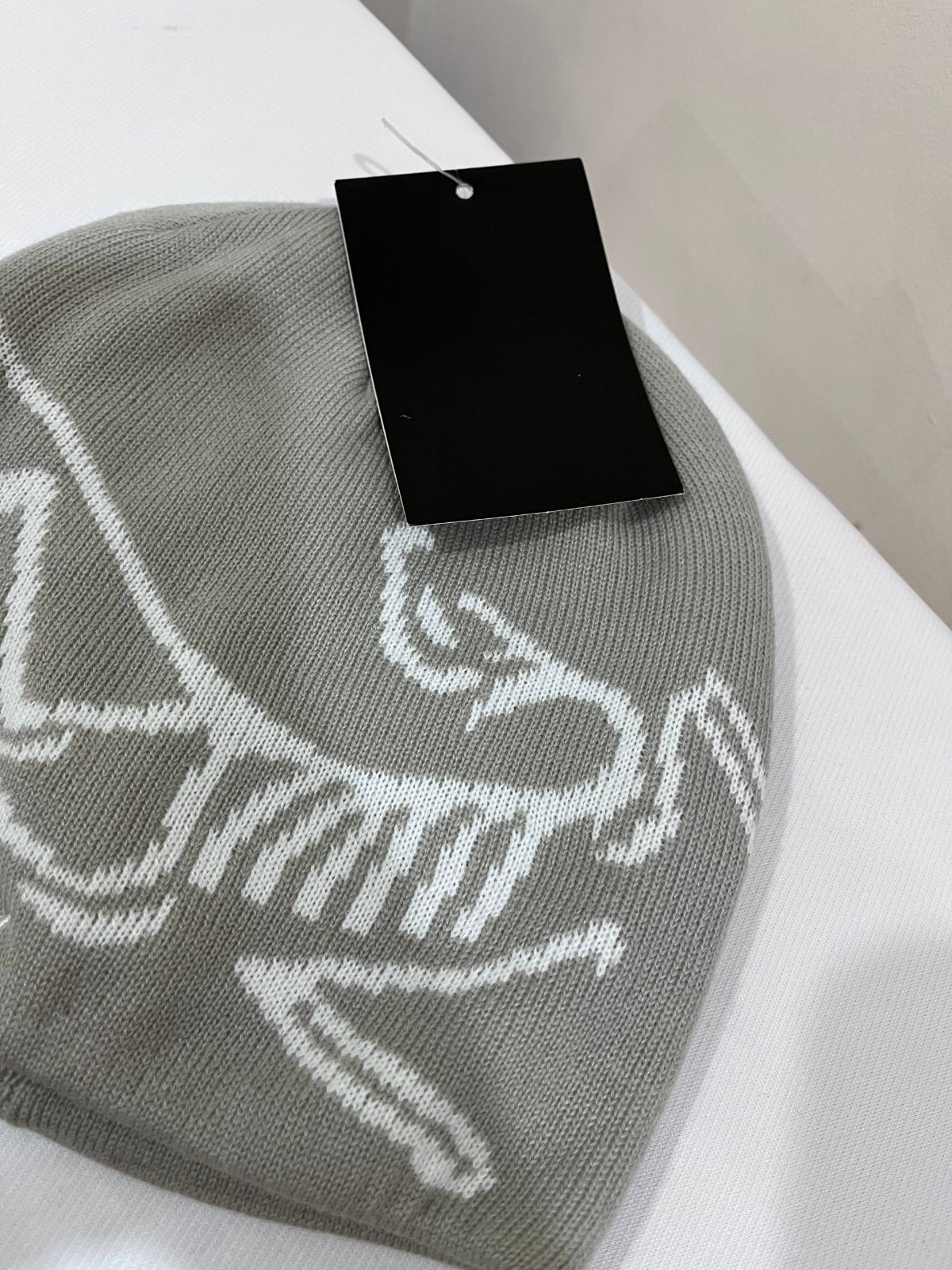 Arc’teryx Bird Logo Beanie Gray White Knit Hat Unisex NWT