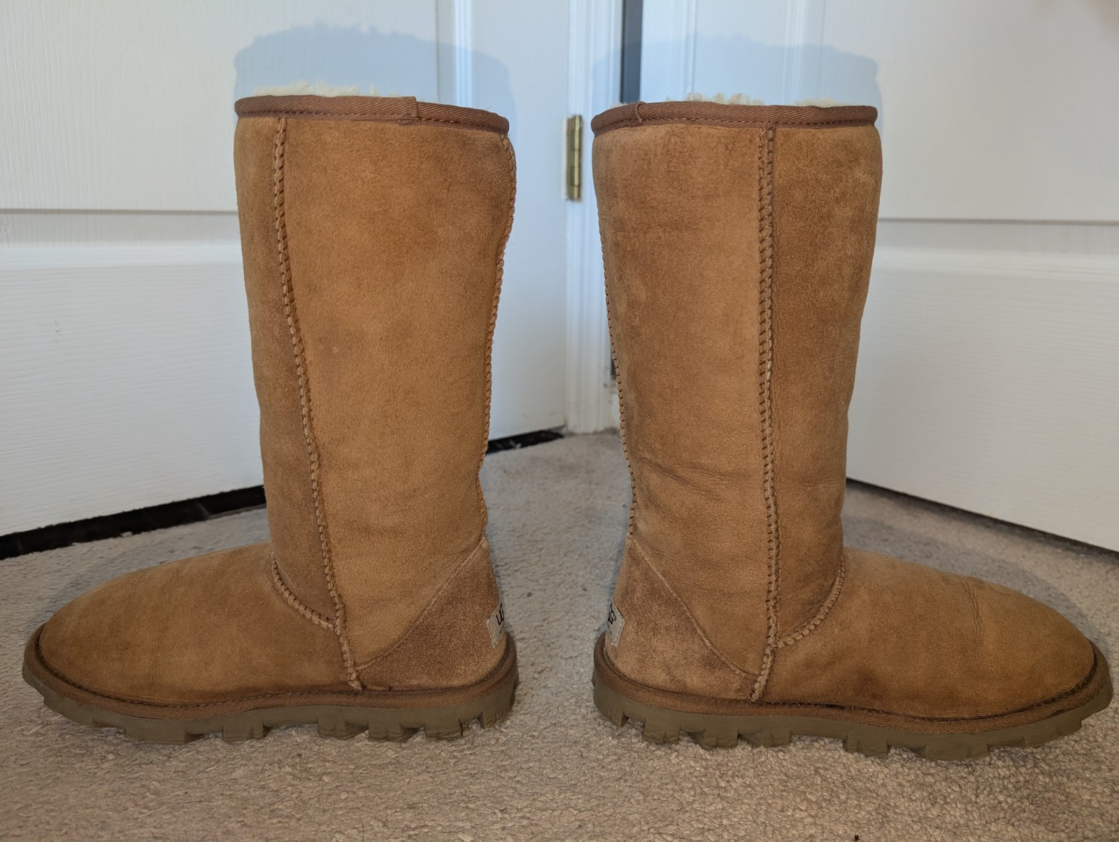UGG Classic Tall 5845 Chestnut Suede Sheepskin Boots Women’s Size 7