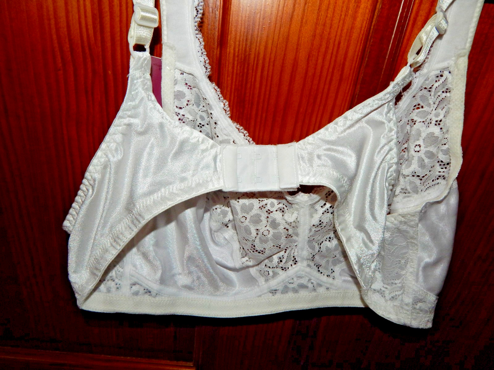 PLAYTEX SECRETS BEAUTIFUL SHAPING LACE BRA, WIRELESS, SIZE 42 B, 4317, NWT