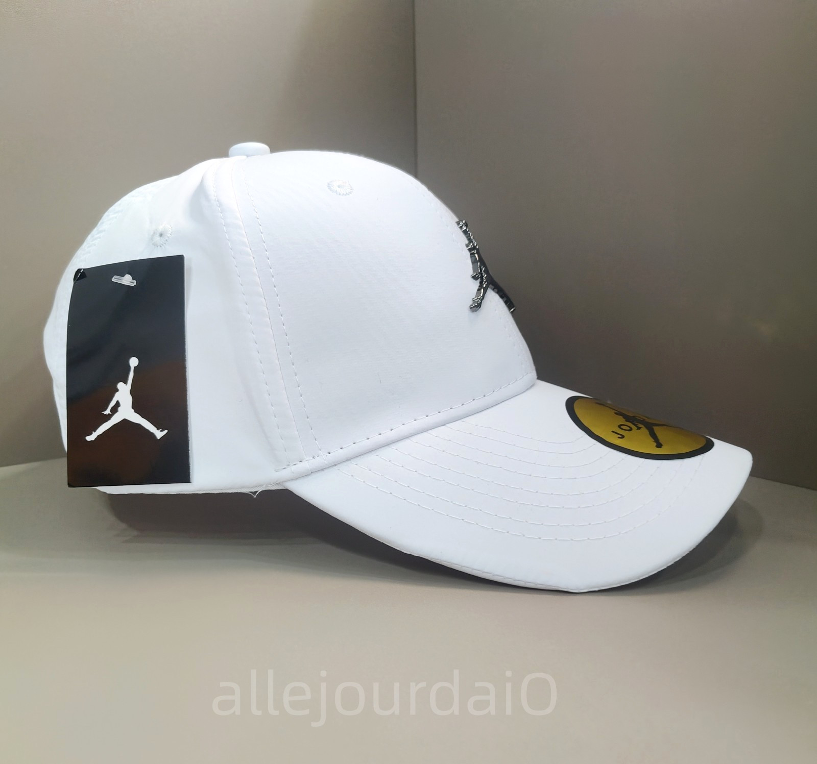 Jordan Outdoor Casual White Baseball Cap with Metal Design Adjustable