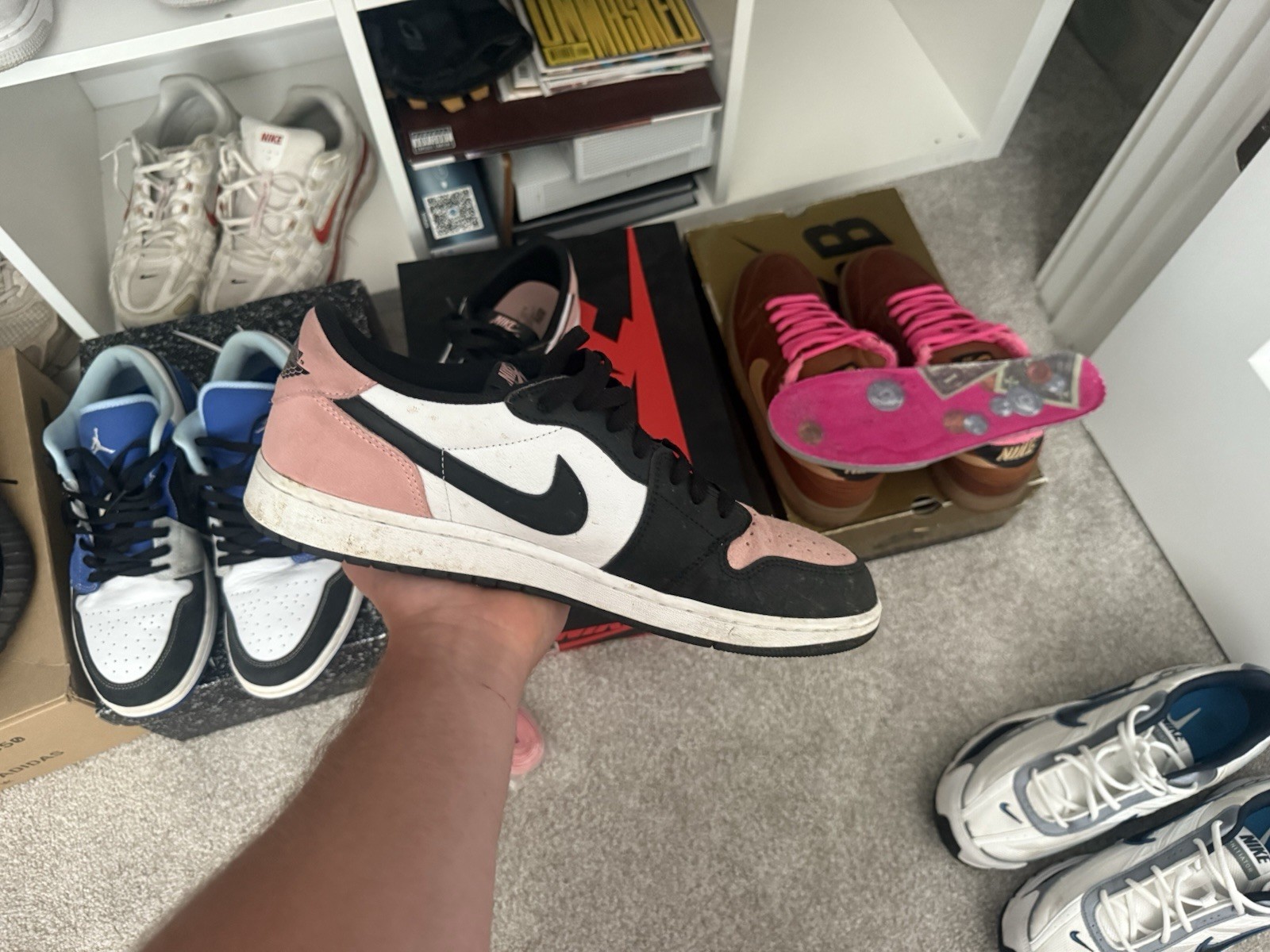 Nike Men’s Low Top Lace-Up Athletic Sneakers Colorblock Black Pink White