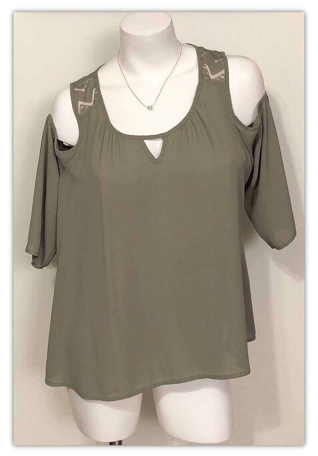 NWT JUNIOR’S CANDIE’S KEYHOLE COLD SHOULDER TOP OLIVE GREEN SIZE XL MSRP $38.00