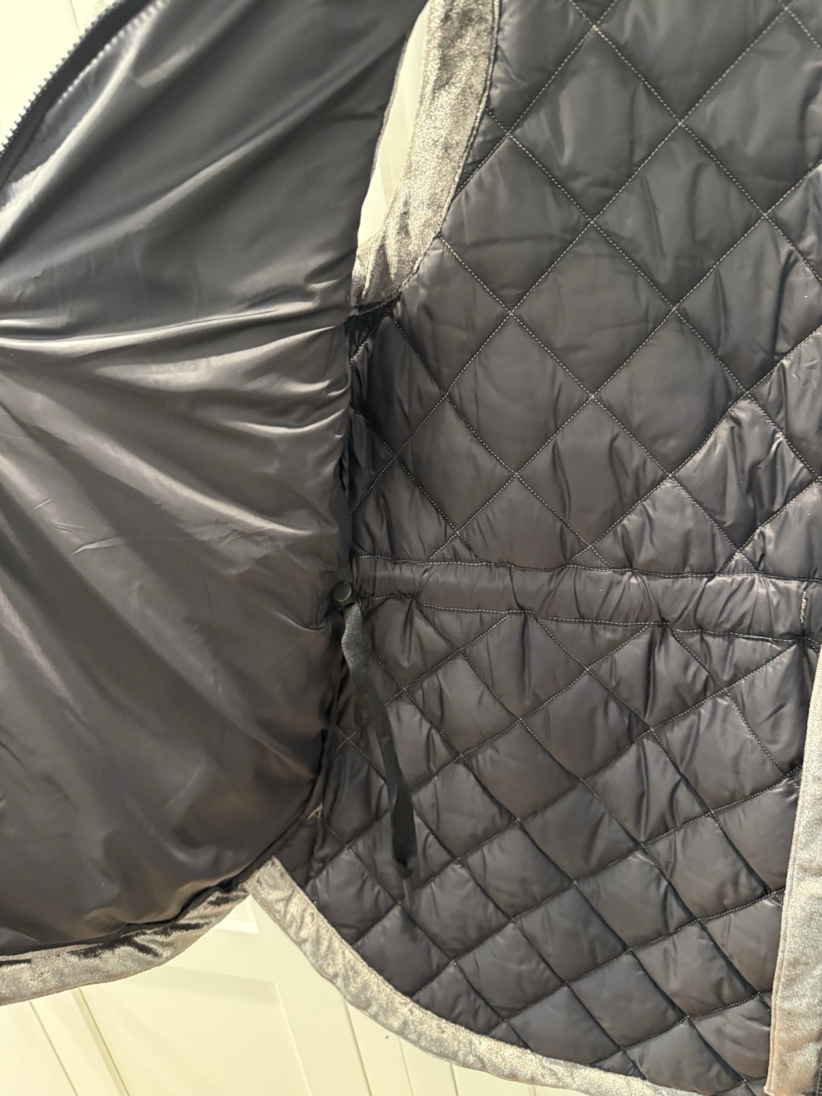 Athleta Whisper Featherless Vest Size XS Quilted Silver Metallic Velvet Puffer