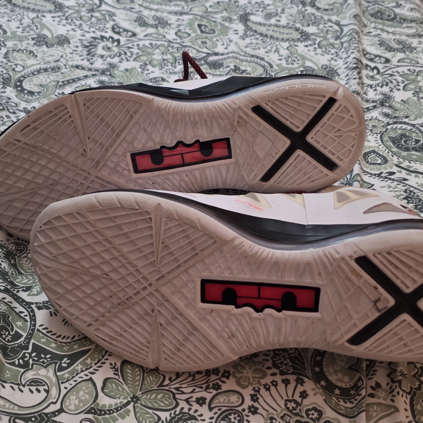 Nike Lebron X Home – Size 9 – 10/10