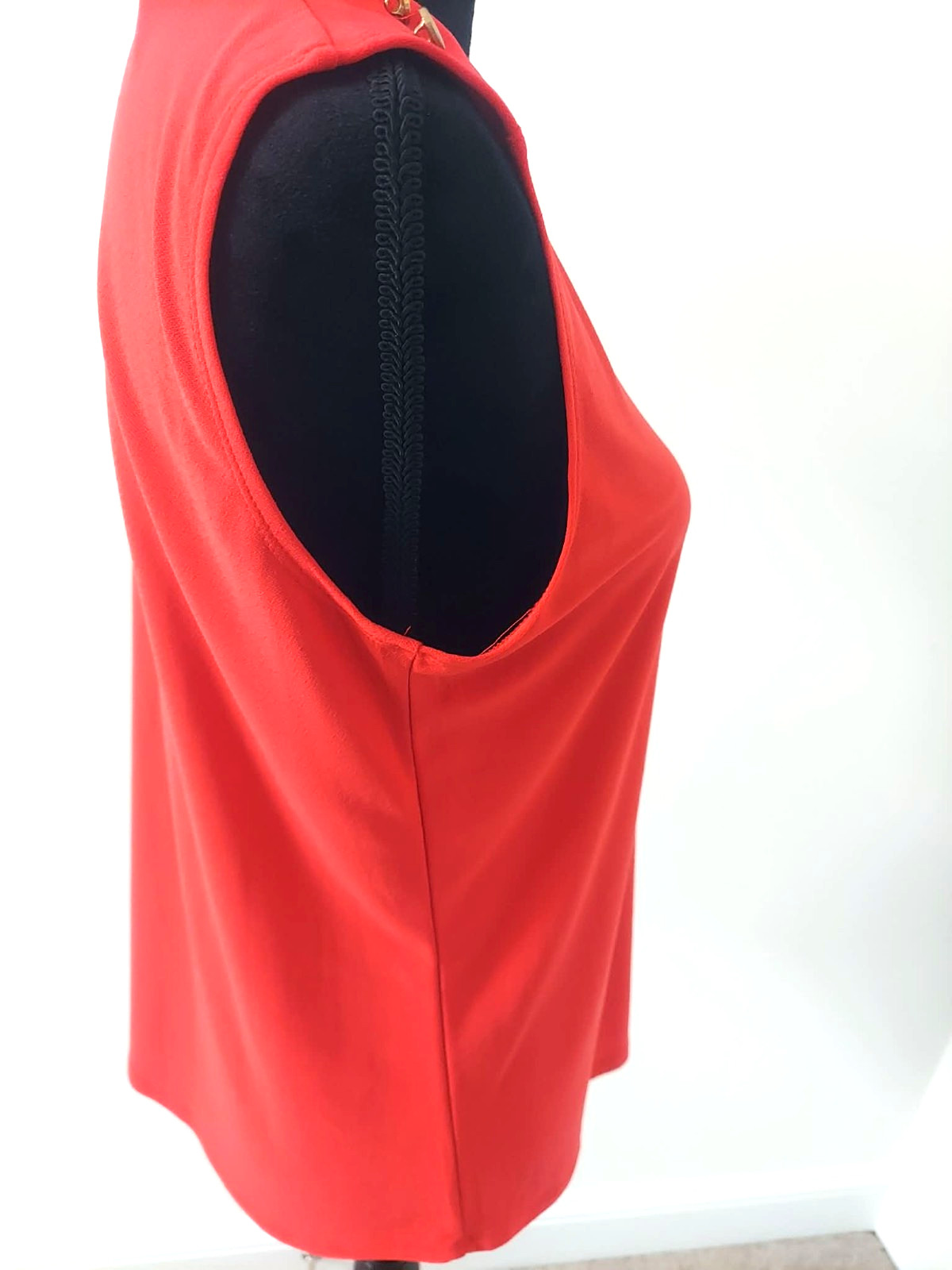 Zero to Eight Red Keyhole Neckline Sleeveless Top Blouse | Women’s Size M