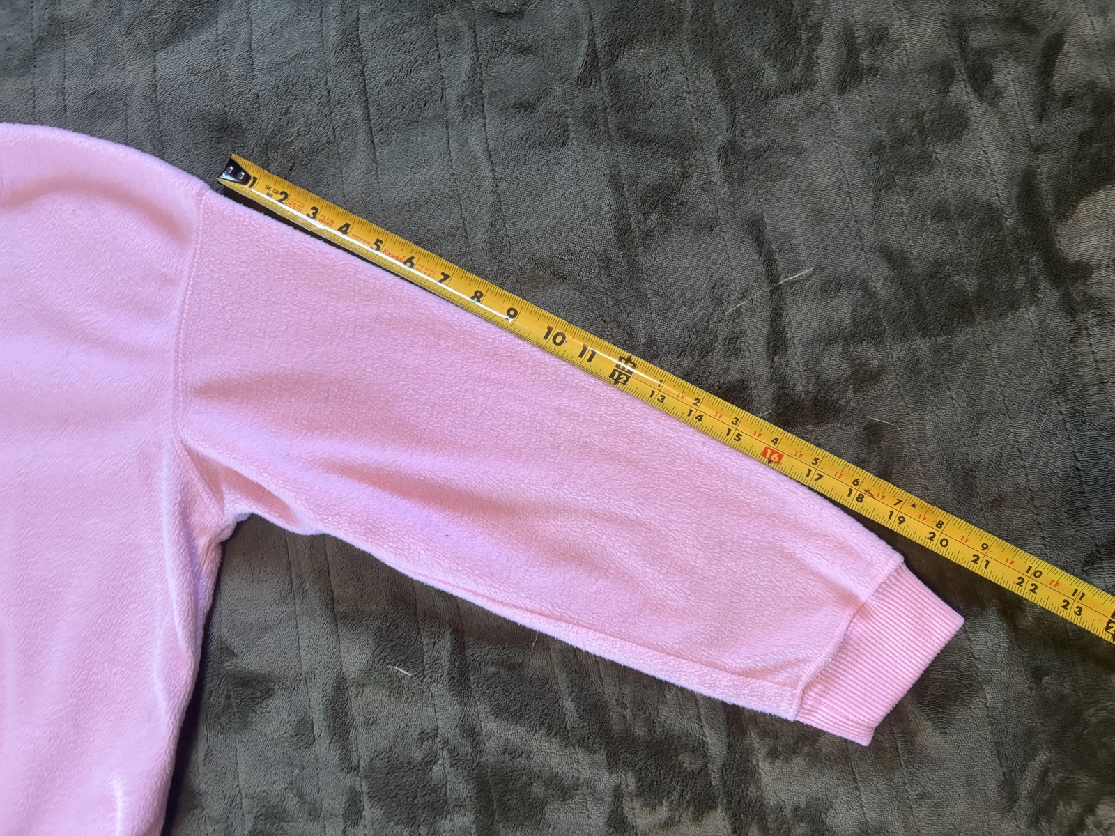 Looney Tunes Sweatshirt Large Pink Enchanting Skunk Graphic Crewneck Fleece