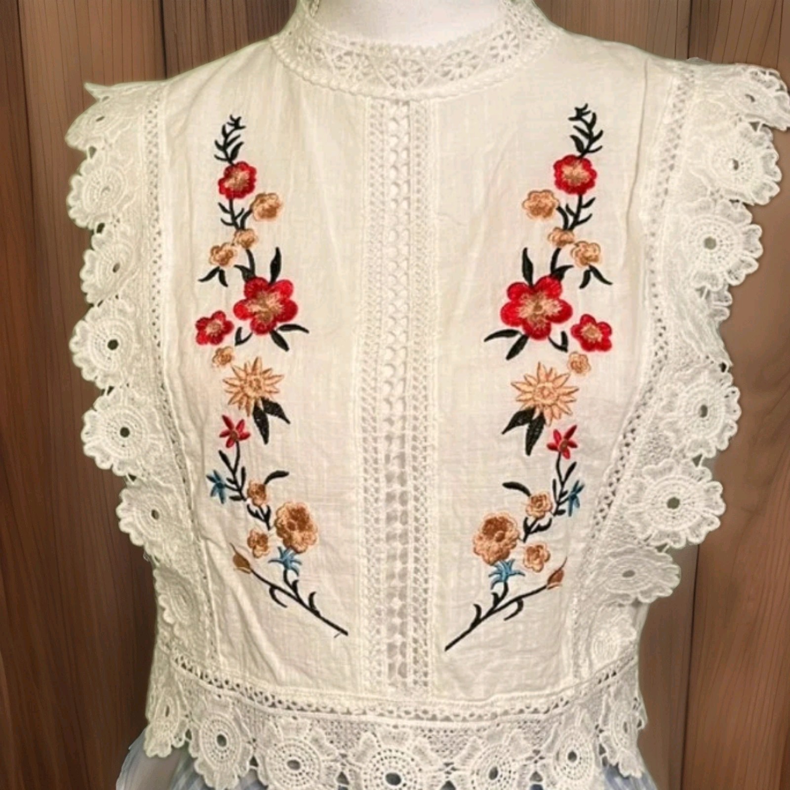 SHEIN 100% cotton White Floral Mock Neck Sleeveless Cotton Lace Top, Button, S