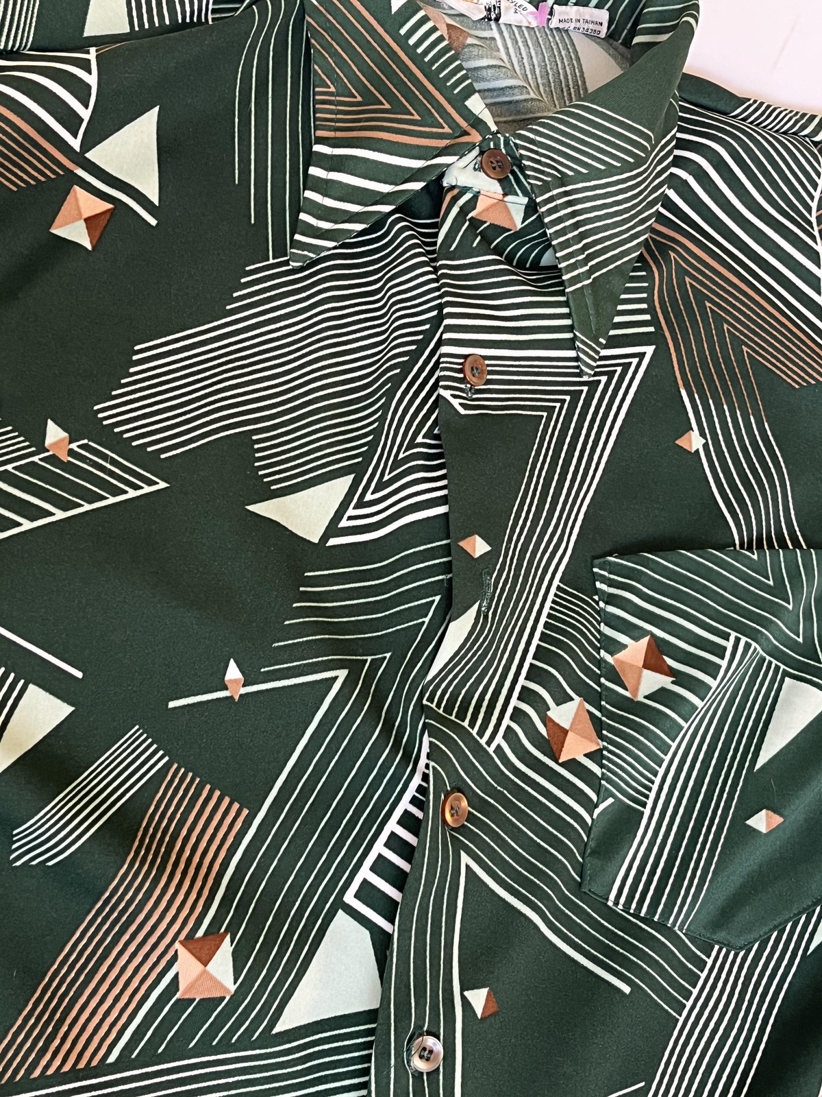 Vintage Disco Shirt M 70s Dagger Collar Long Sleeve Green Geometric Polyester