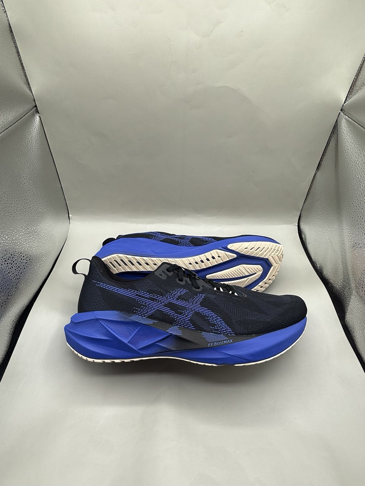 Authentic Asics Novablast 5 Black Cobalt Burst Running Men Size 13 Clean
