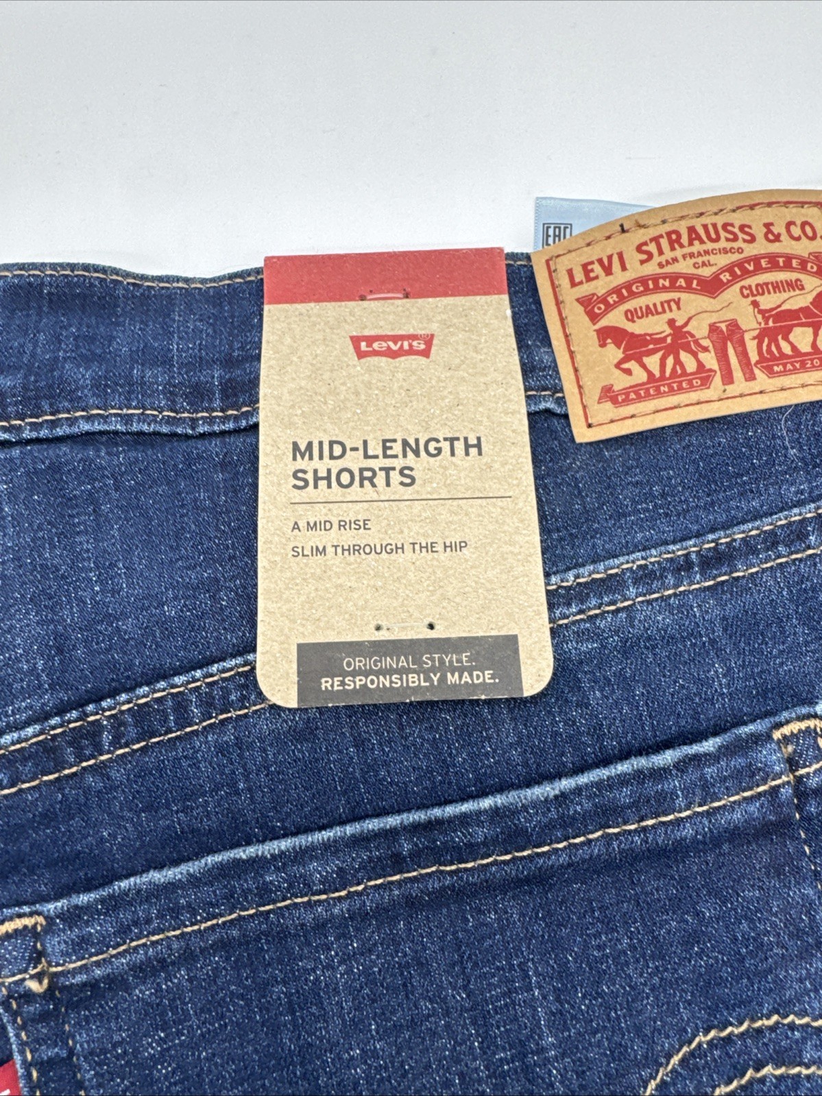 Levi’s Women’s Blue Mid Length Shorts Size 33, Slim Through The Hip Fast Ship