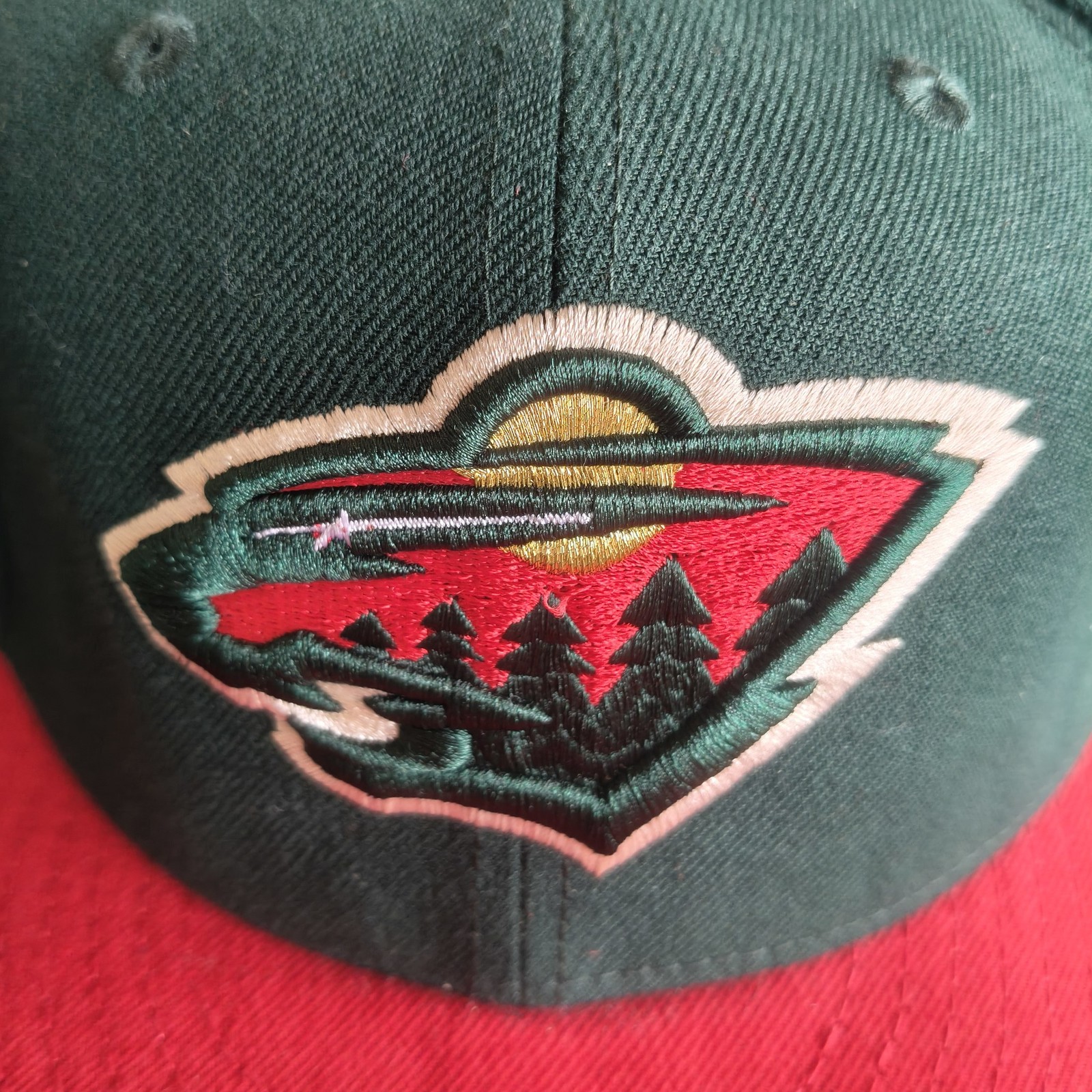 New Era Minnesota Wild 59FIFTY Fitted Flat Brim Green Red Size 8 Hat