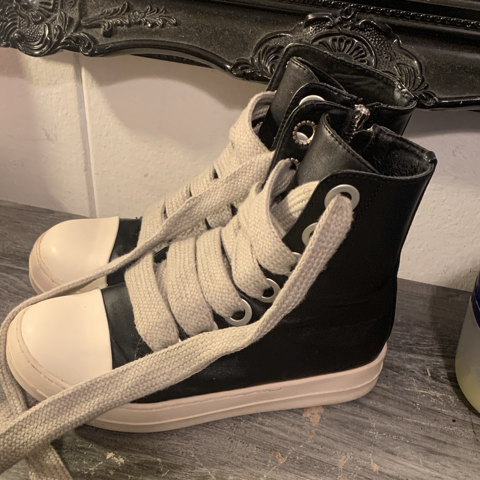 Men’s High Top Lace Up Zip Athletic Sneakers Black/White Side Zipper