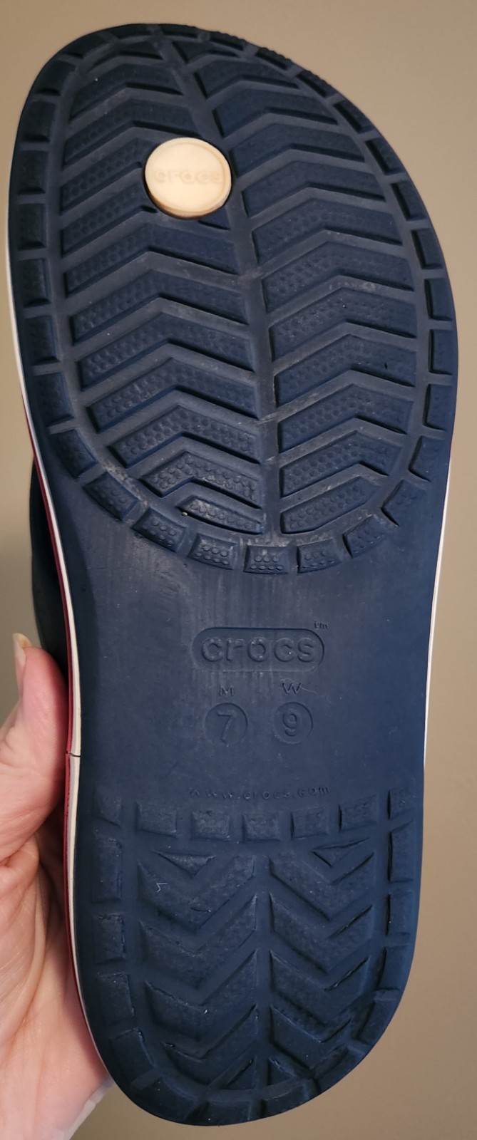 Crocs Bayaband Thong Flip Flops Navy, Pepper & White Men’s 7/Women’s 9 – READ