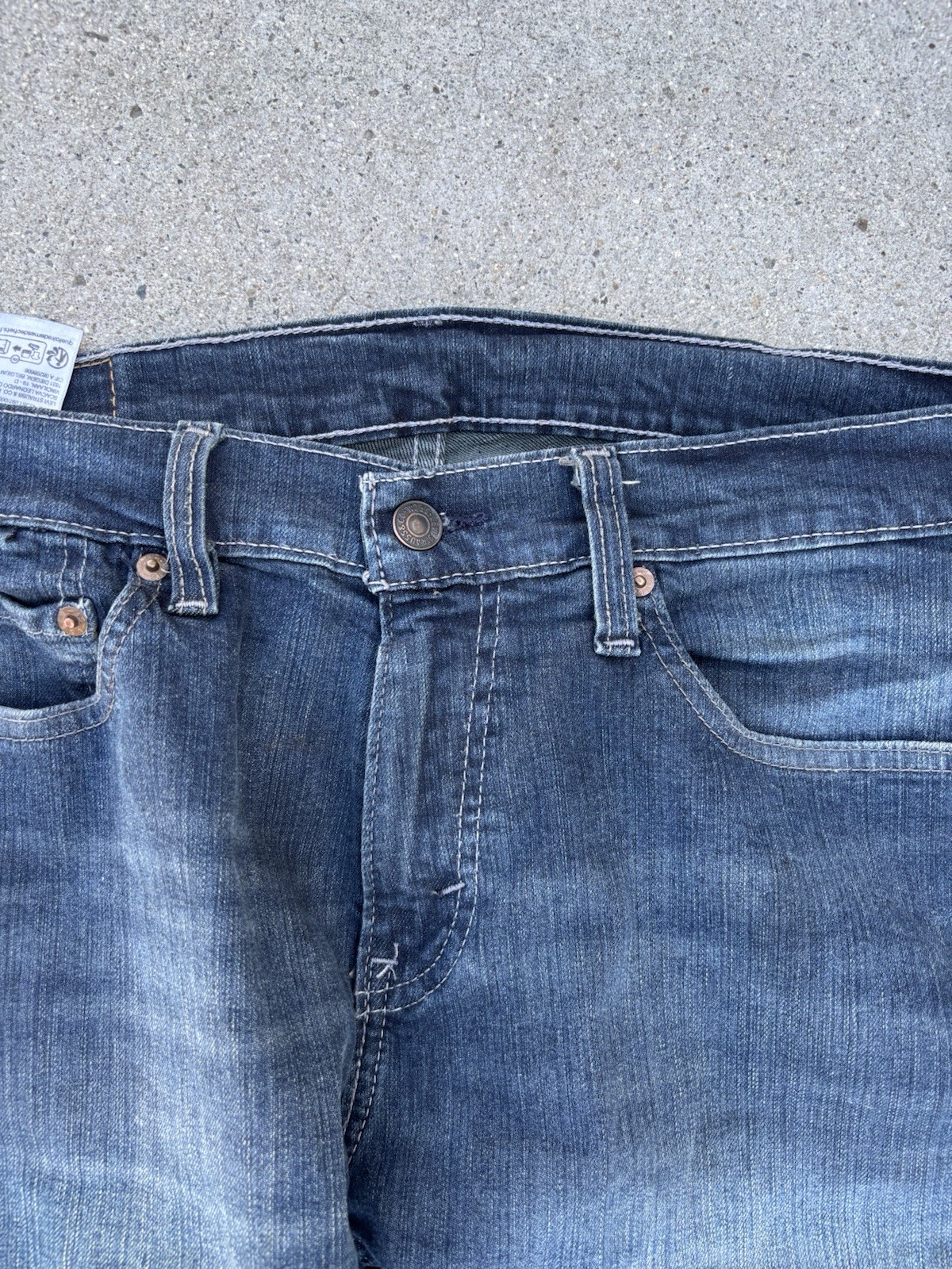 Levi’s Men’s Blue Denim Jeans Relaxed Straight Mid Rise 5-Pocket Medium Wash