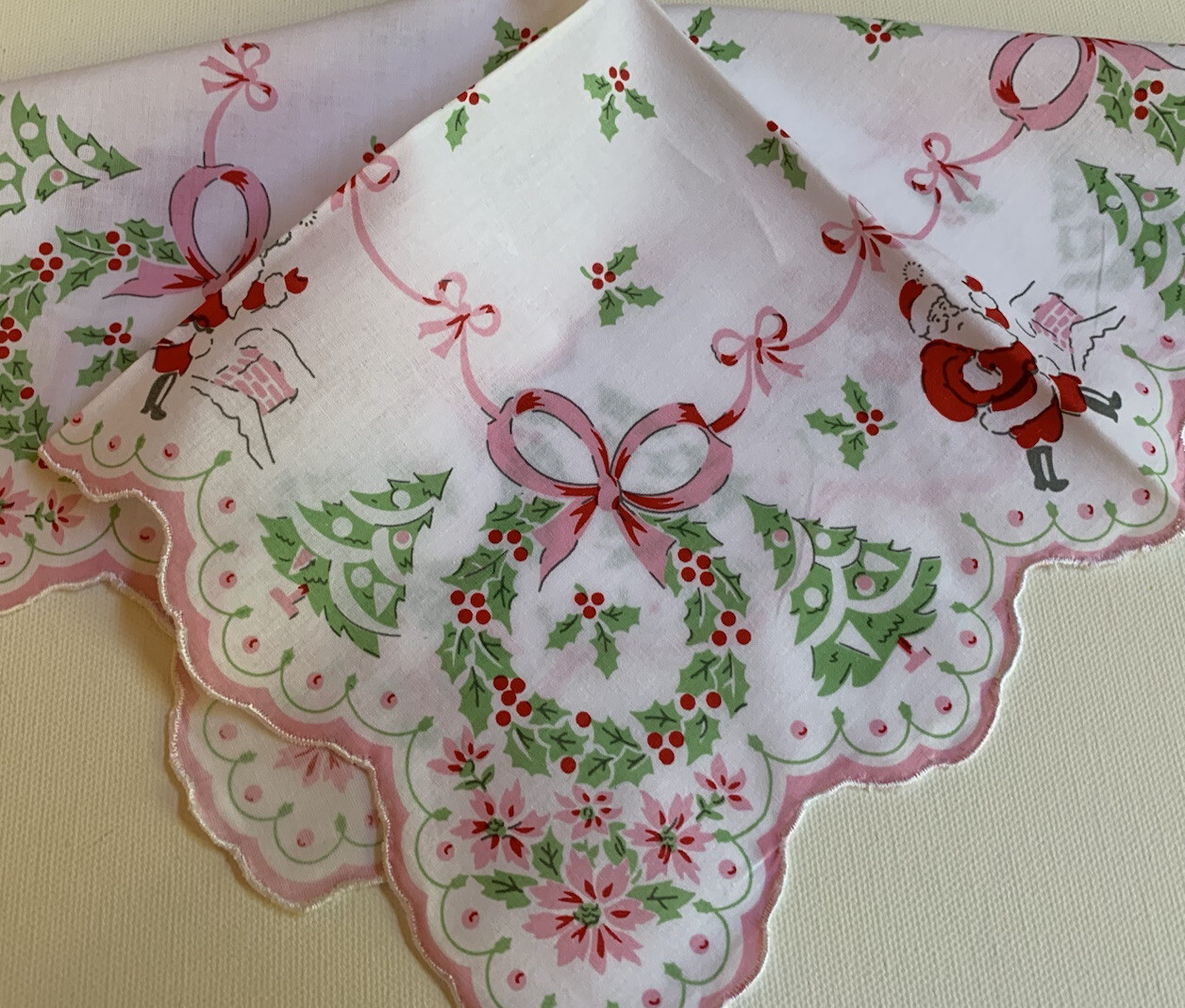 Darling New CHRISTMAS LuRay Handkerchief Hankie! Santas & Trees ~ Scalloped Hem!
