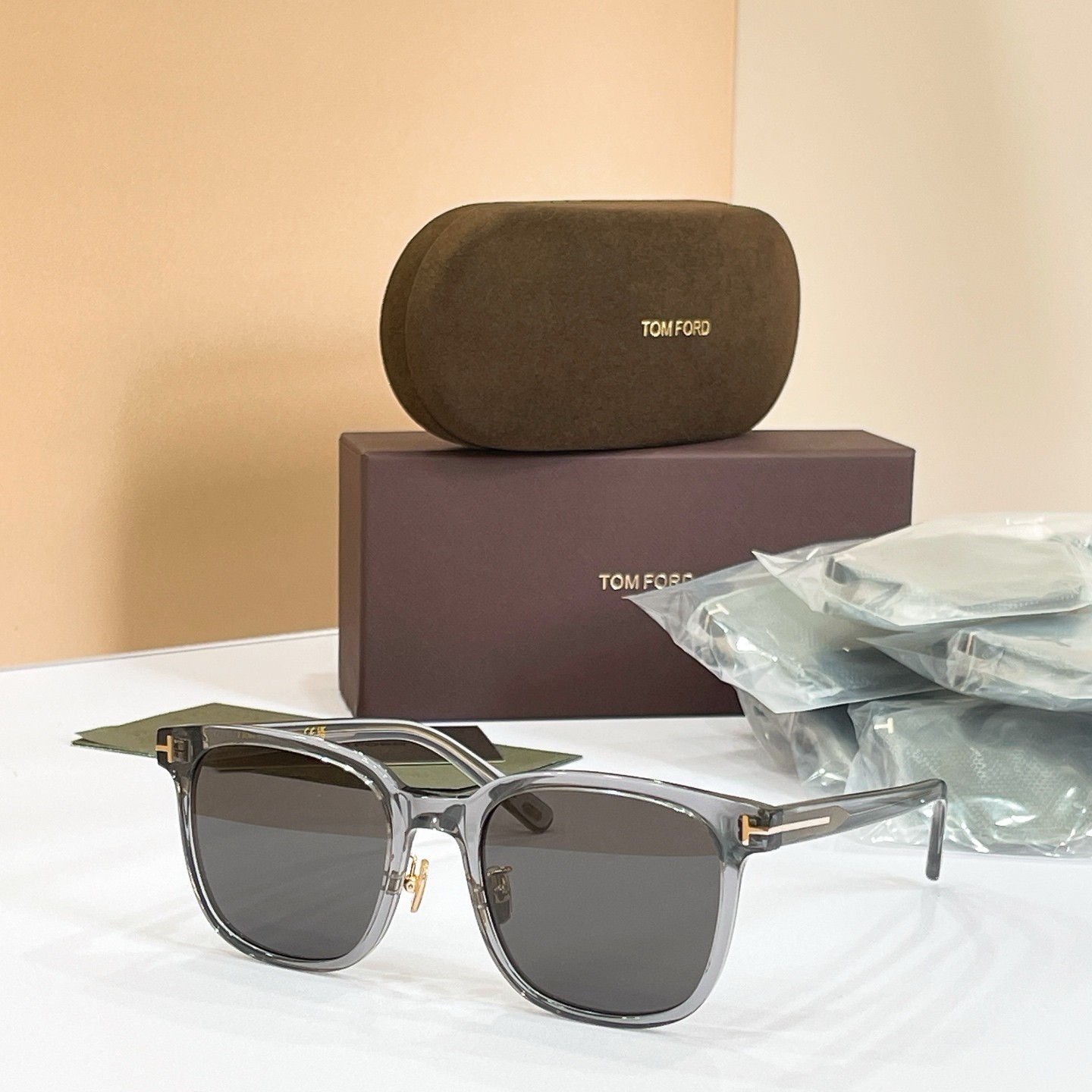 Tom Ford Classic Grey Unisex Sunglasses Premium Style TF1381 55-21-145