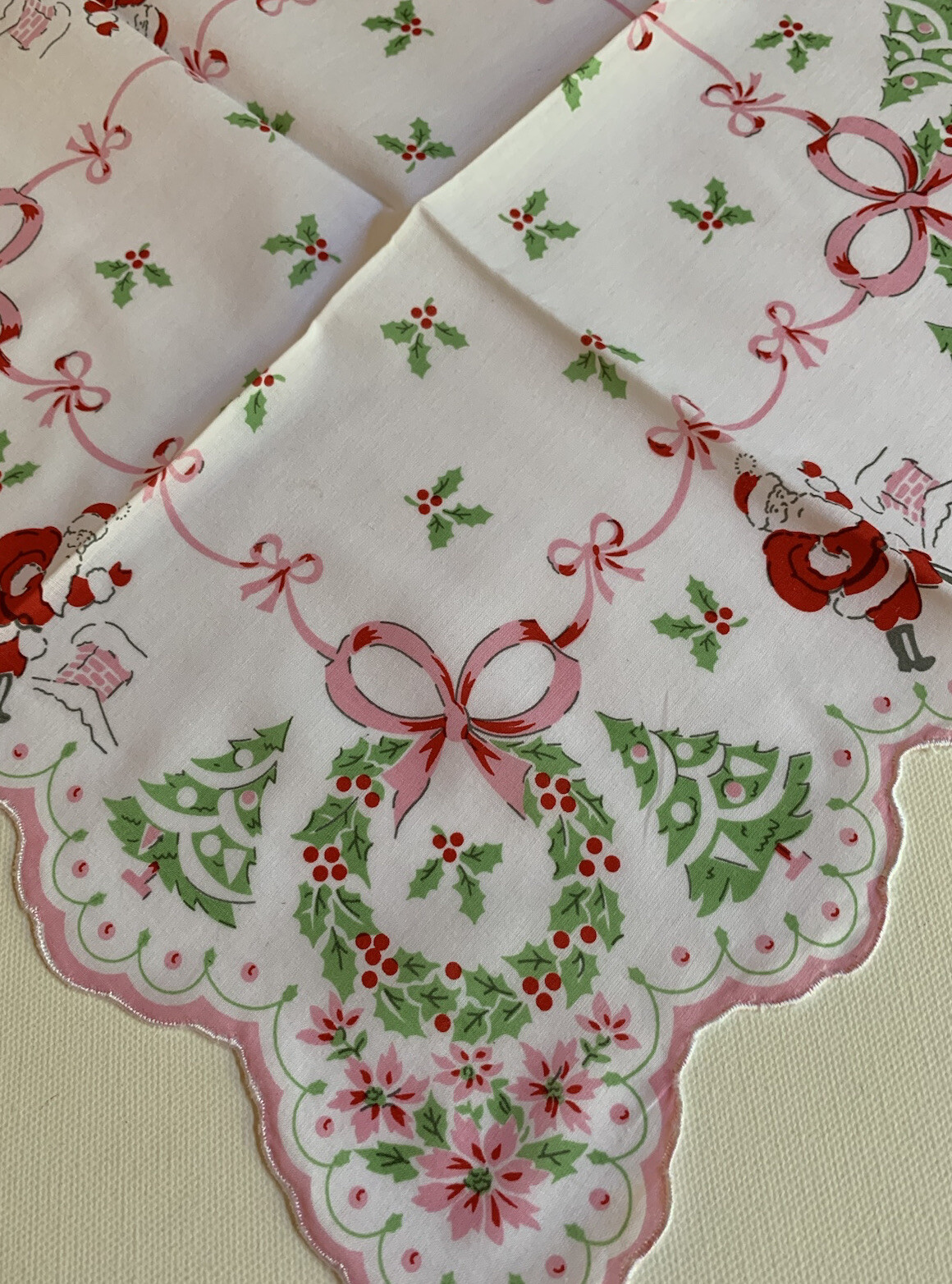 Darling New CHRISTMAS LuRay Handkerchief Hankie! Santas & Trees ~ Scalloped Hem!