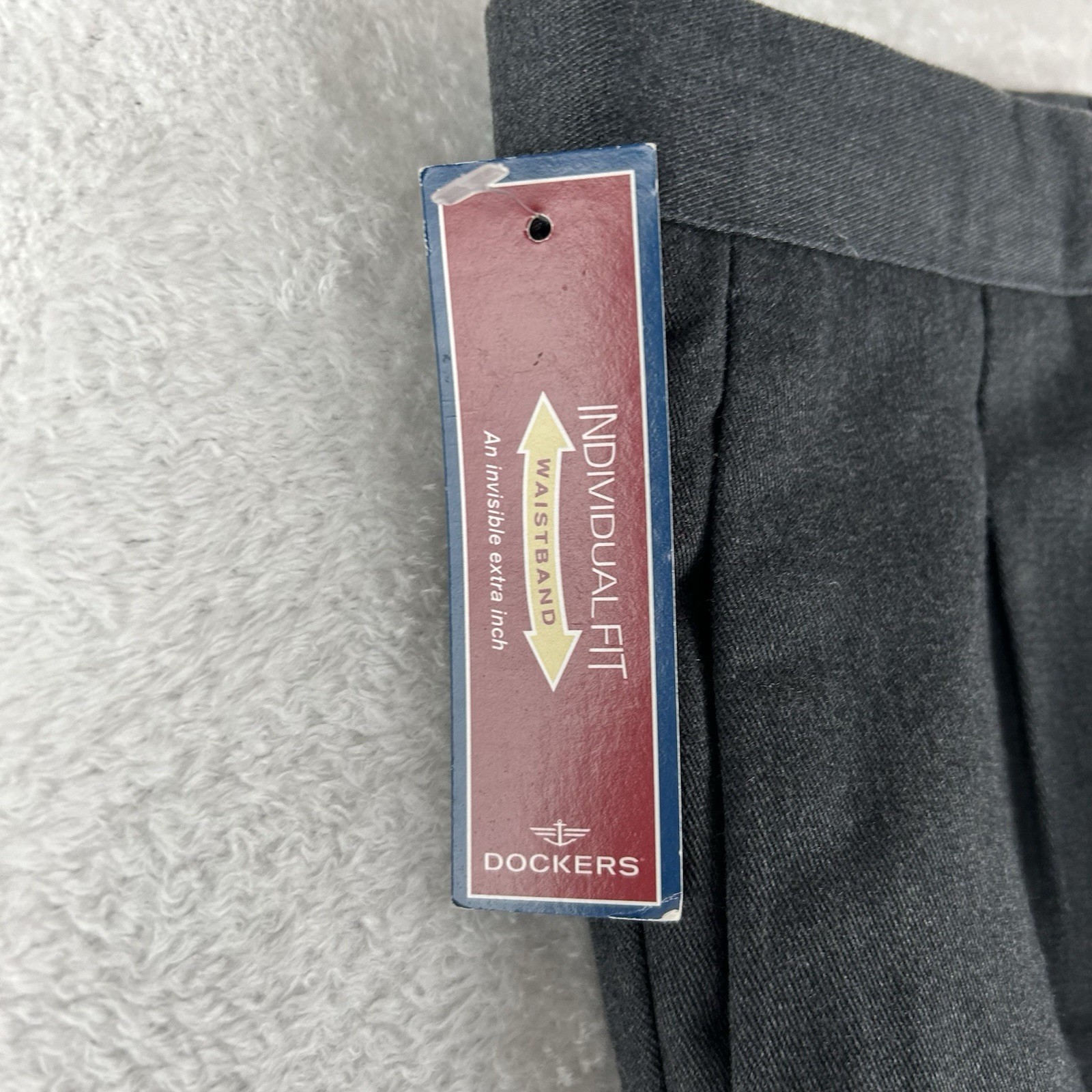 Dockers Pants Mens 34X34 Gray Cotton Pleated Classic Fit Original Khaki NWT
